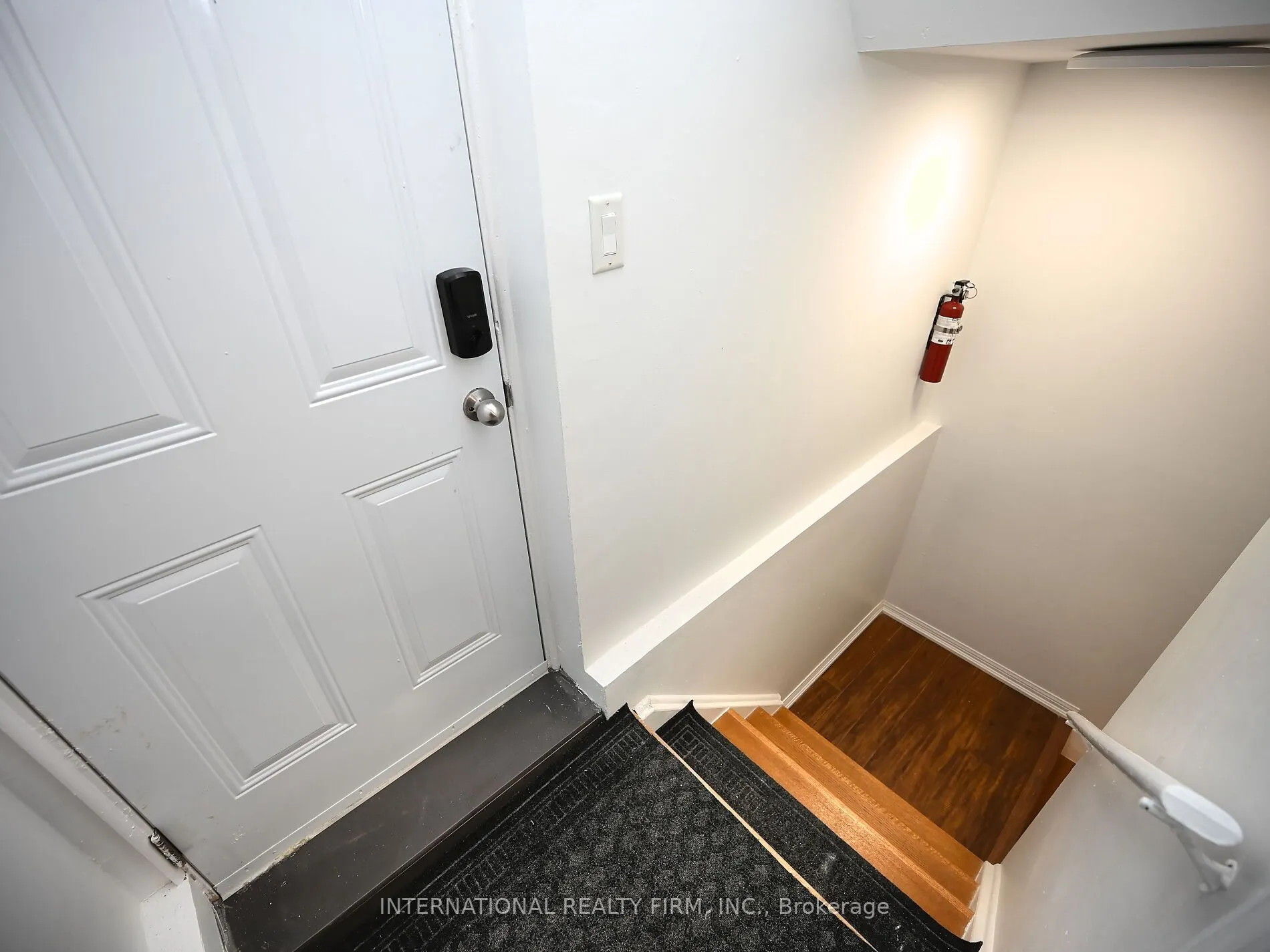2382 Falkland Crescent