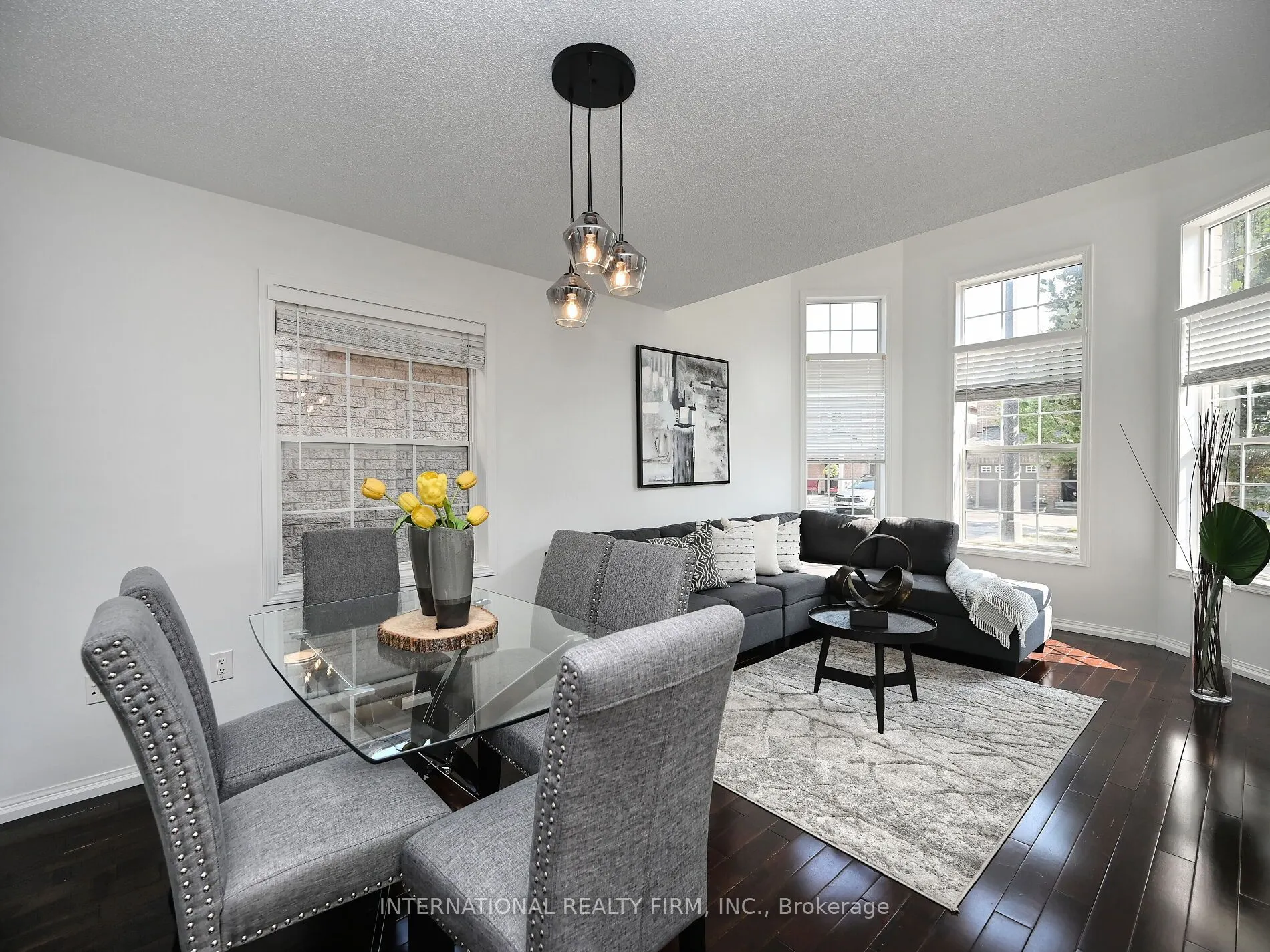 2382 Falkland Crescent