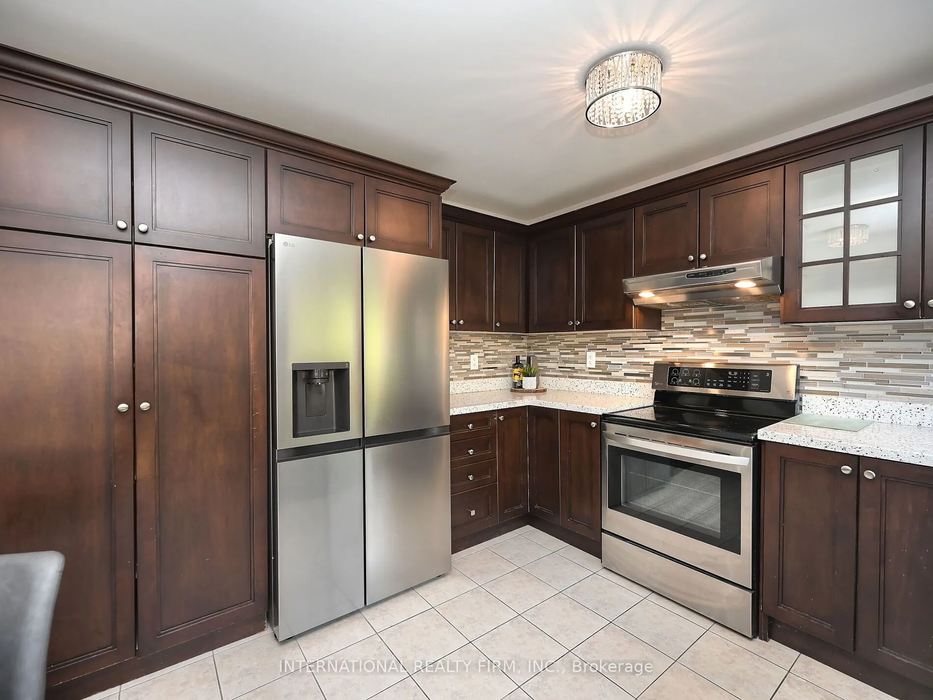 2382 Falkland Crescent
