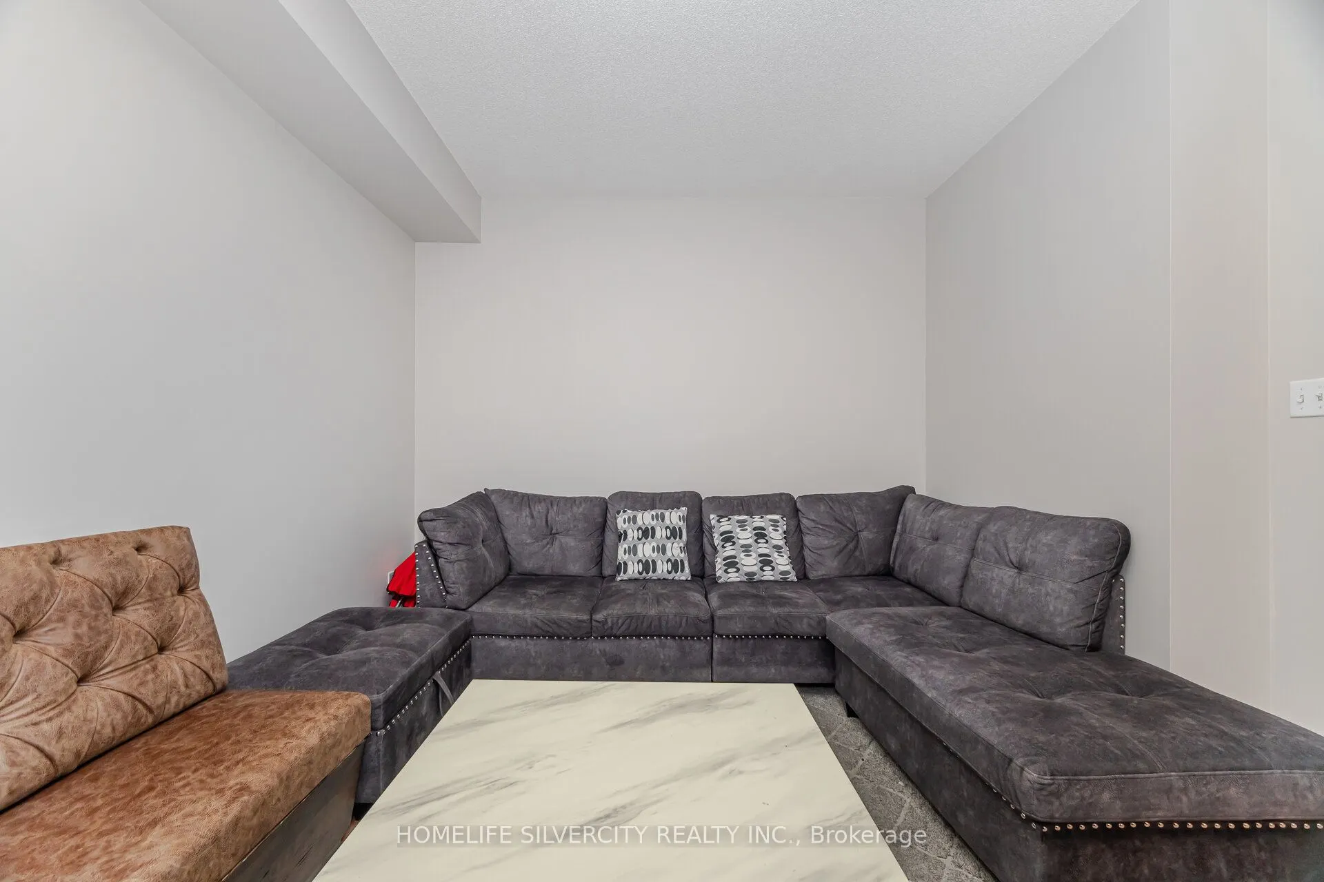 105 Aylesbury Drive
