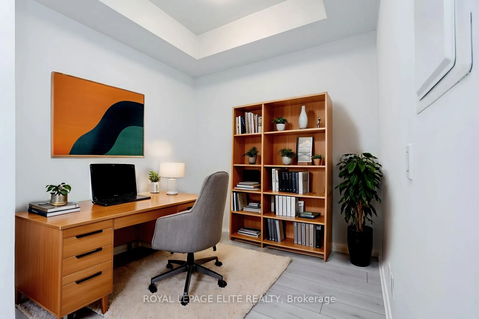405 Dundas Street, #418