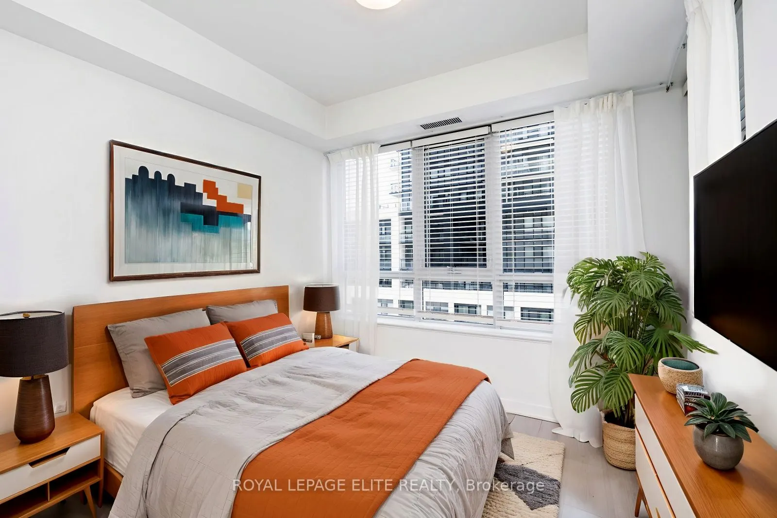 405 Dundas Street, #418