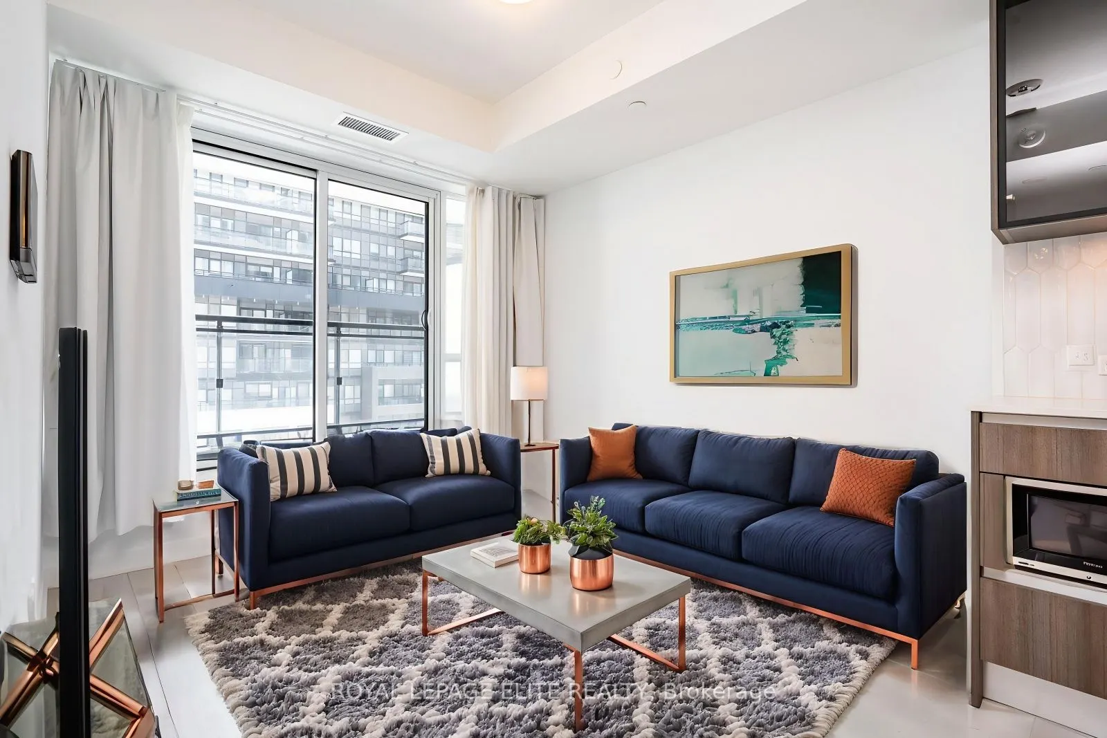 405 Dundas Street, #418
