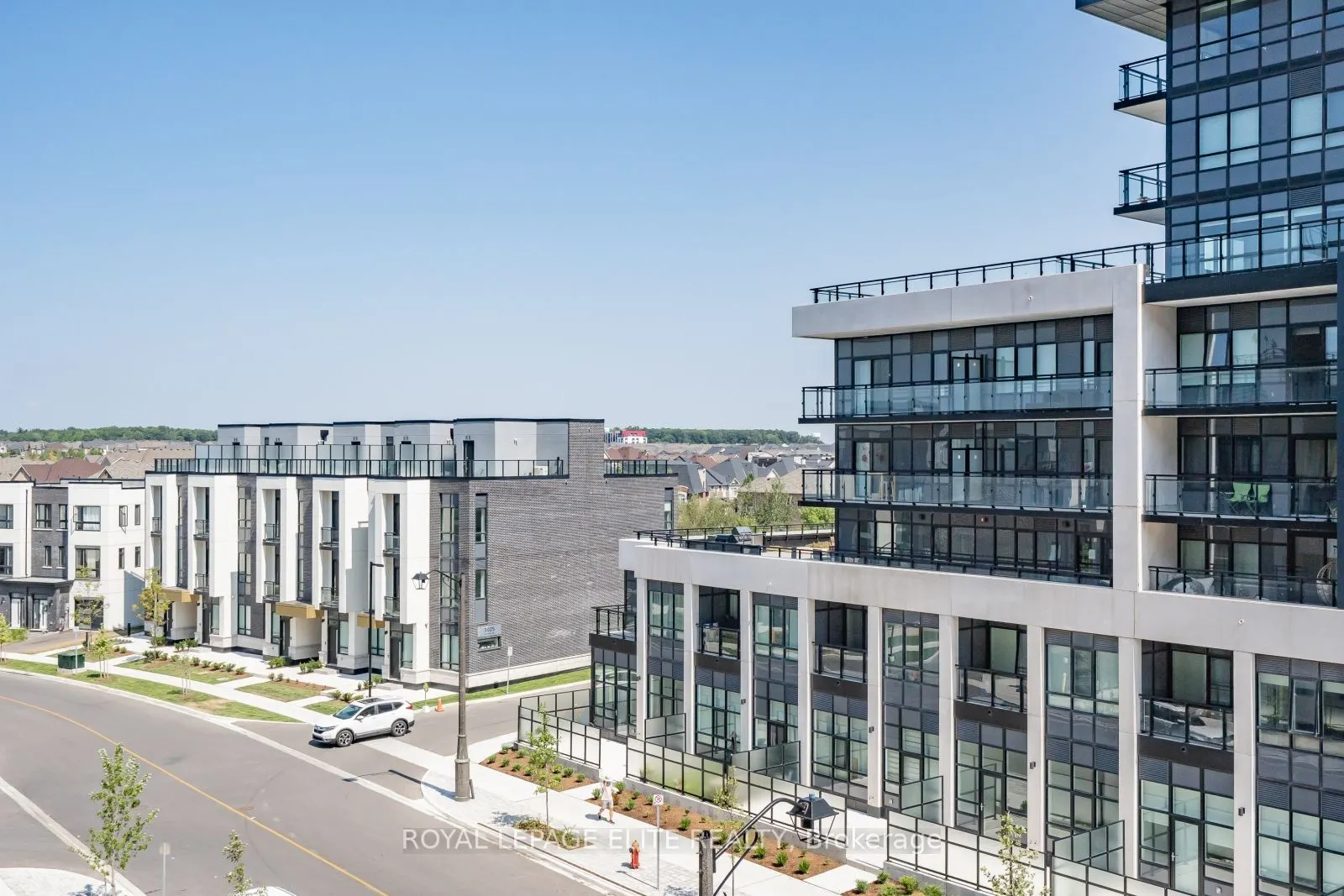 405 Dundas Street, #418