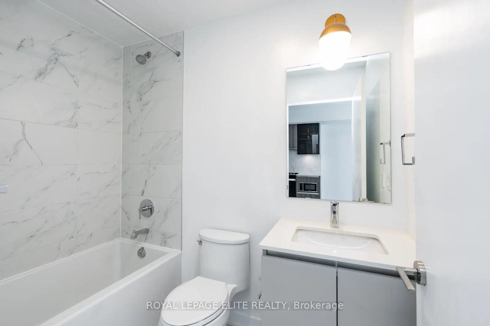 405 Dundas Street, #418