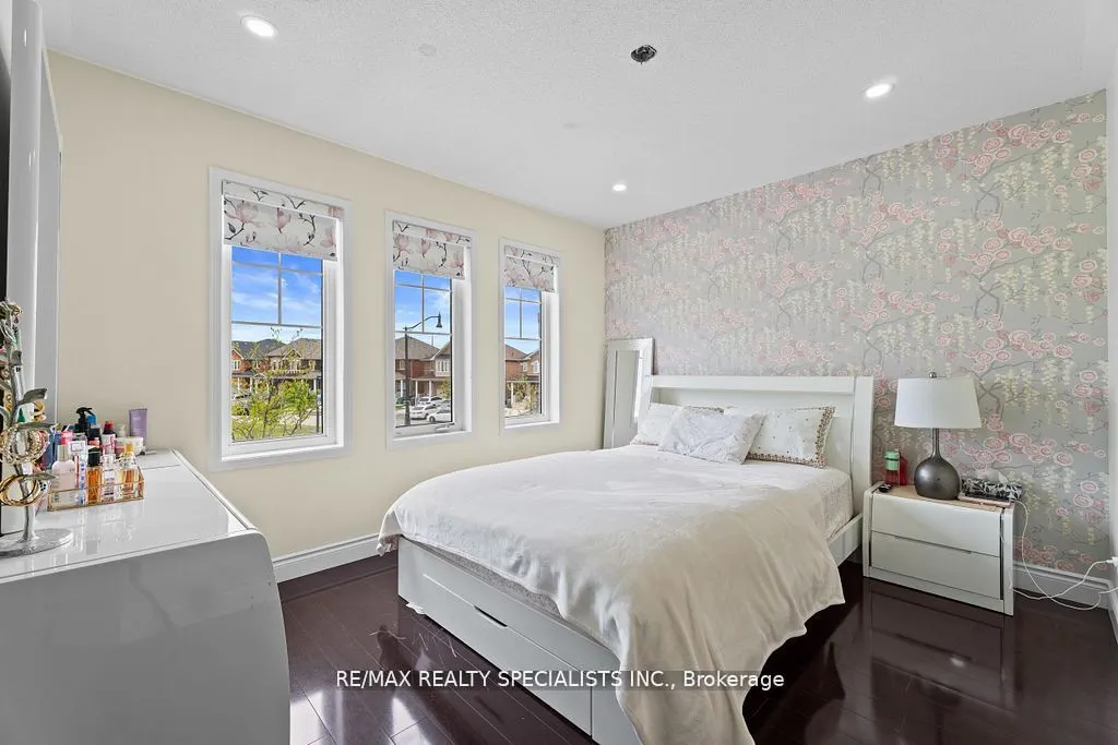 15 Brownbush Way