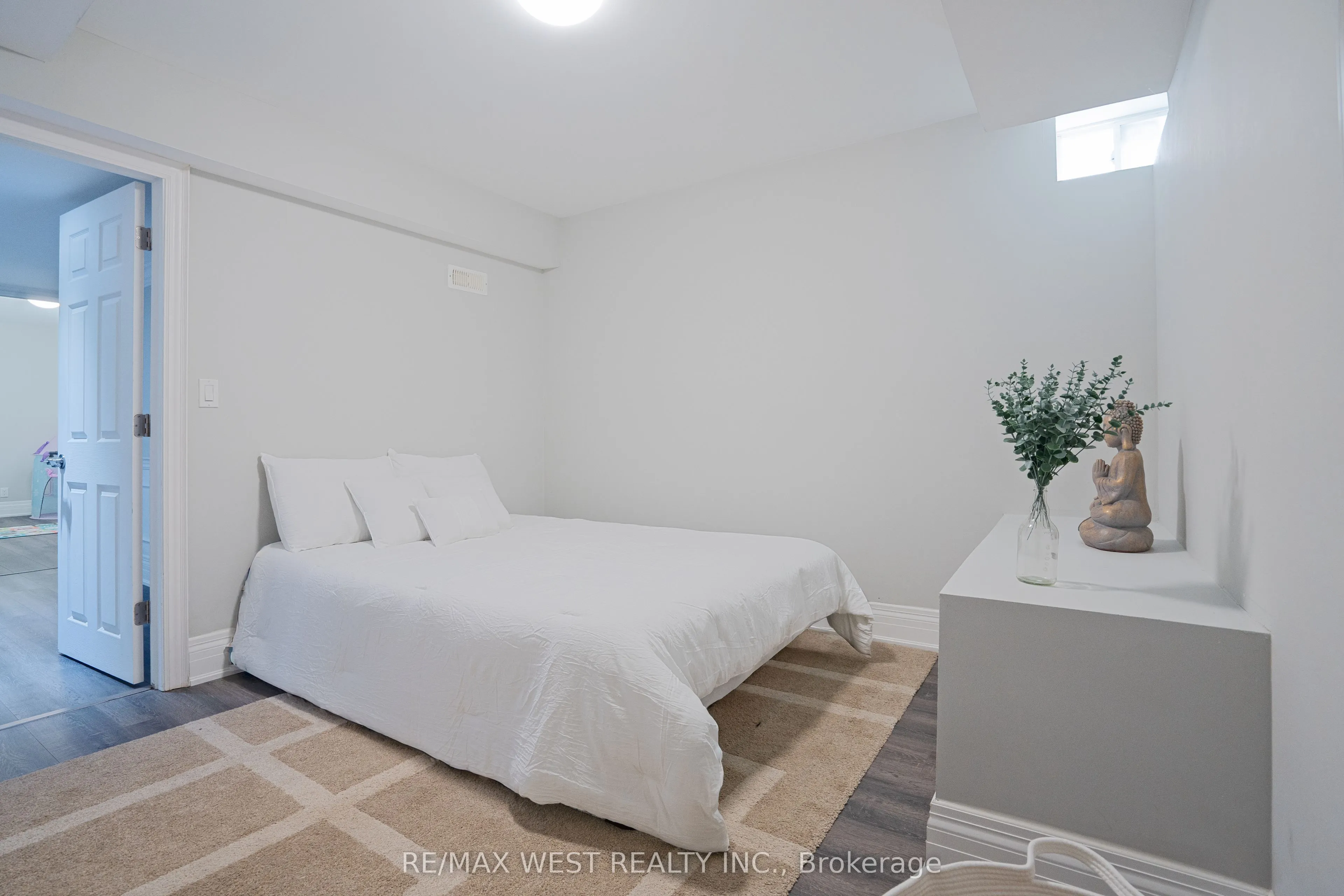 4 Elmview Court