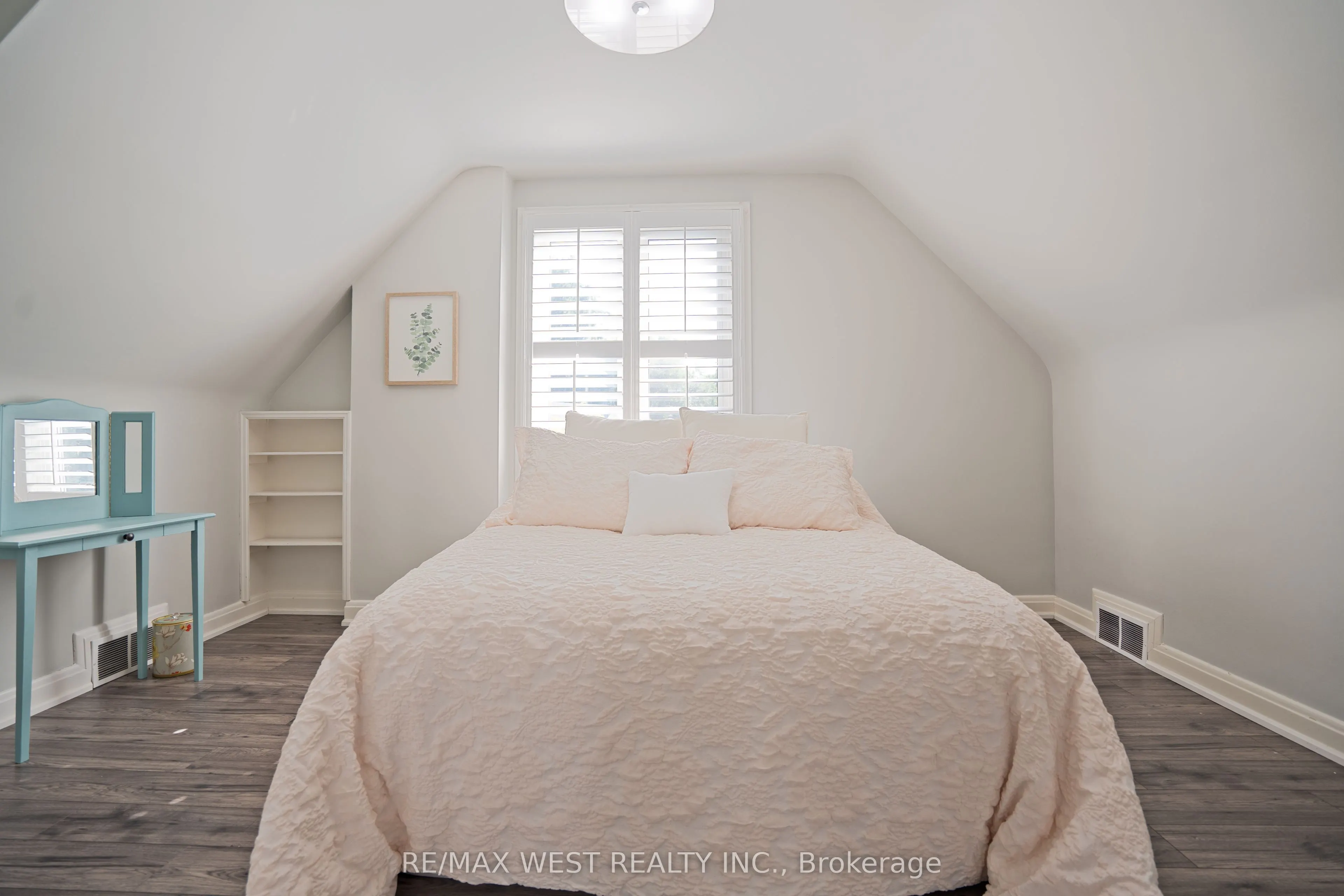 4 Elmview Court