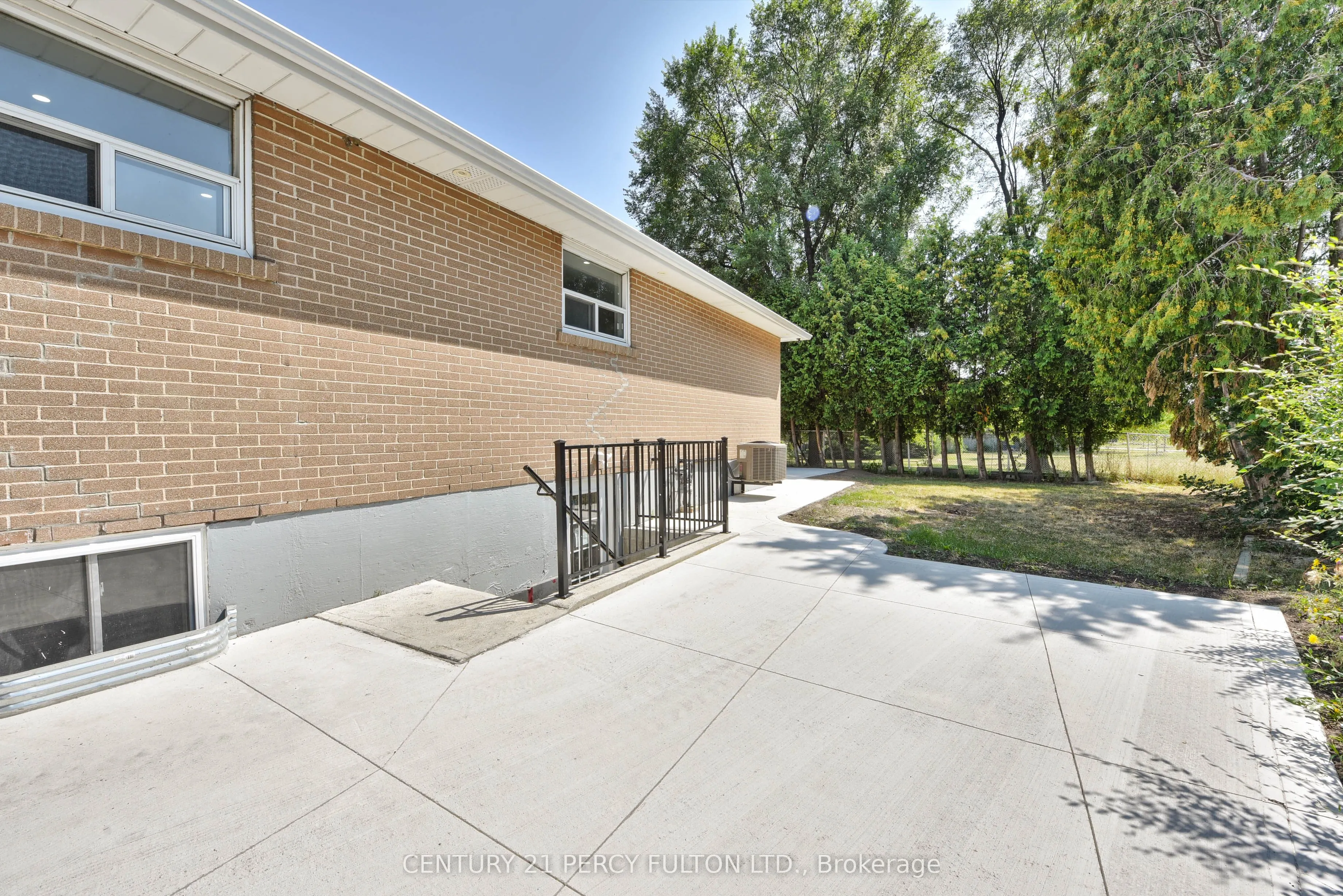 32 Drum Oak Crescent
