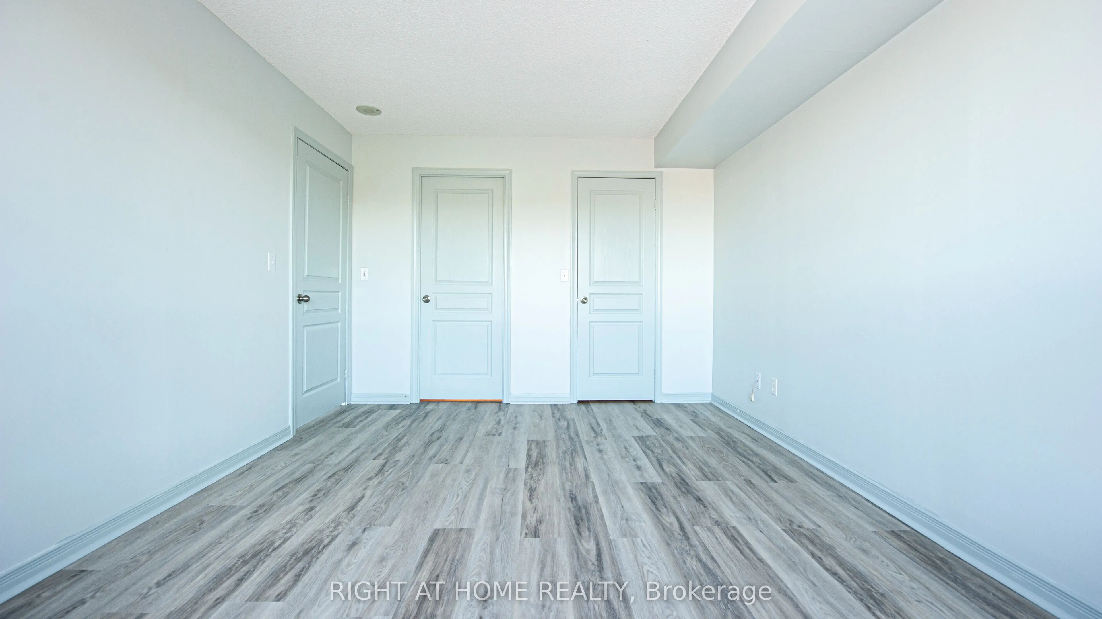 2545 Erin Centre Boulevard, #501