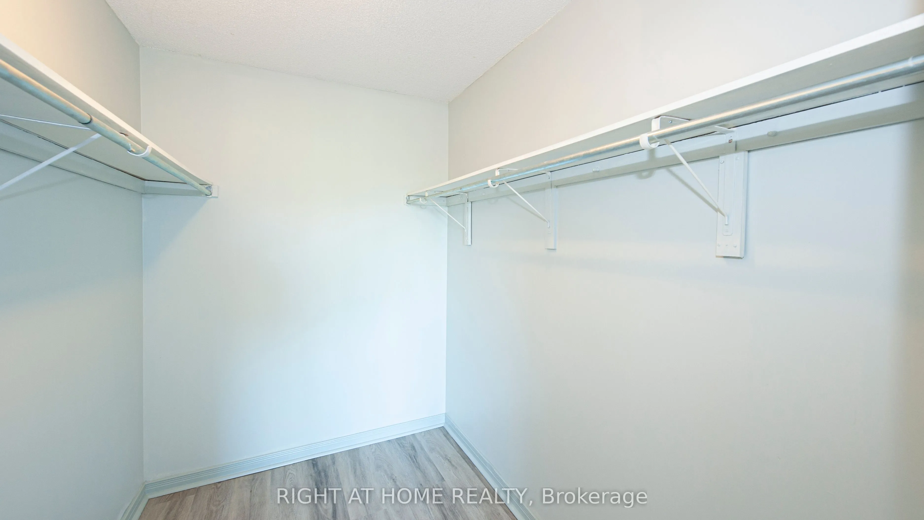2545 Erin Centre Boulevard, #501