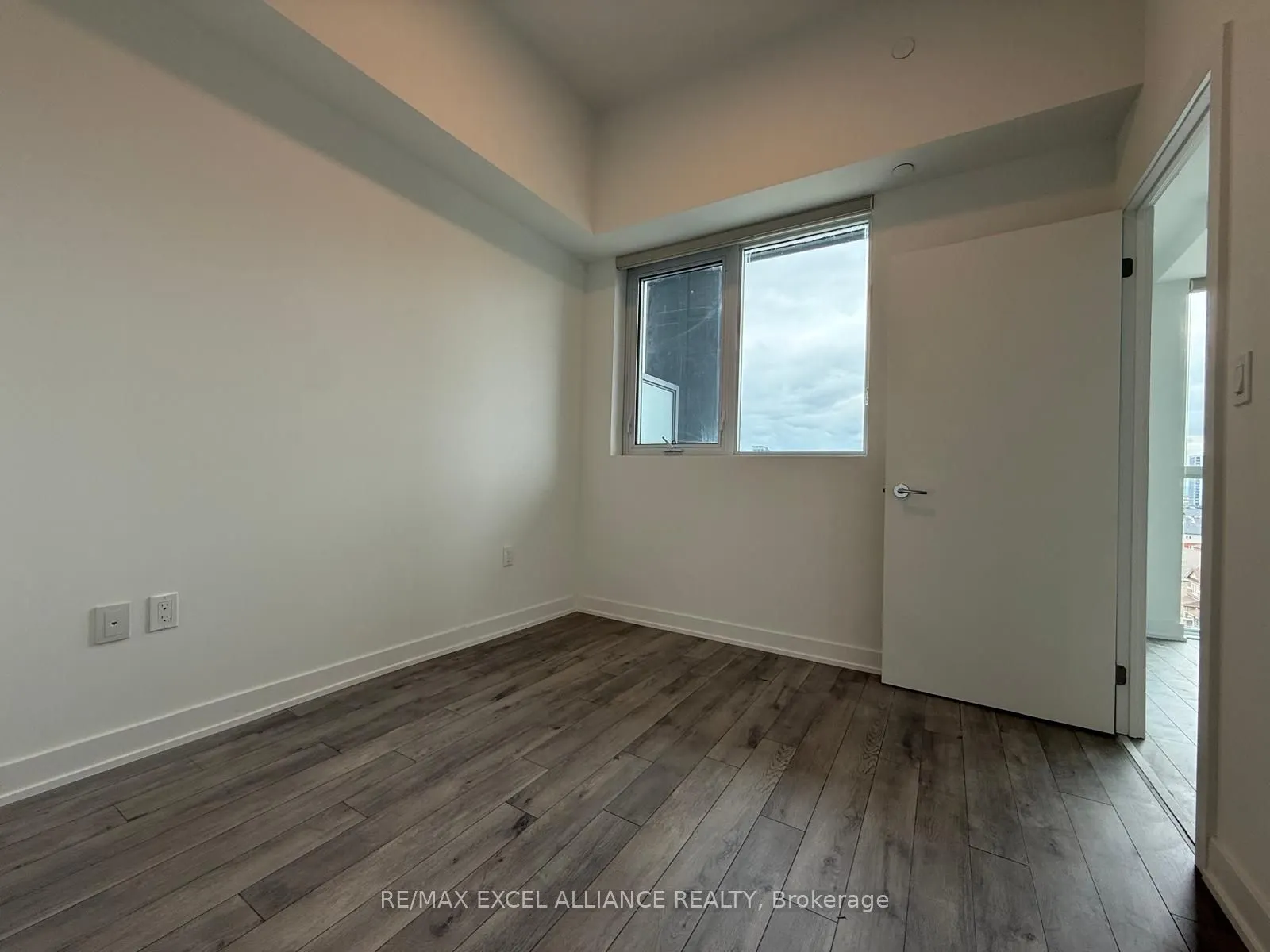 1005 Dundas Street E, #735