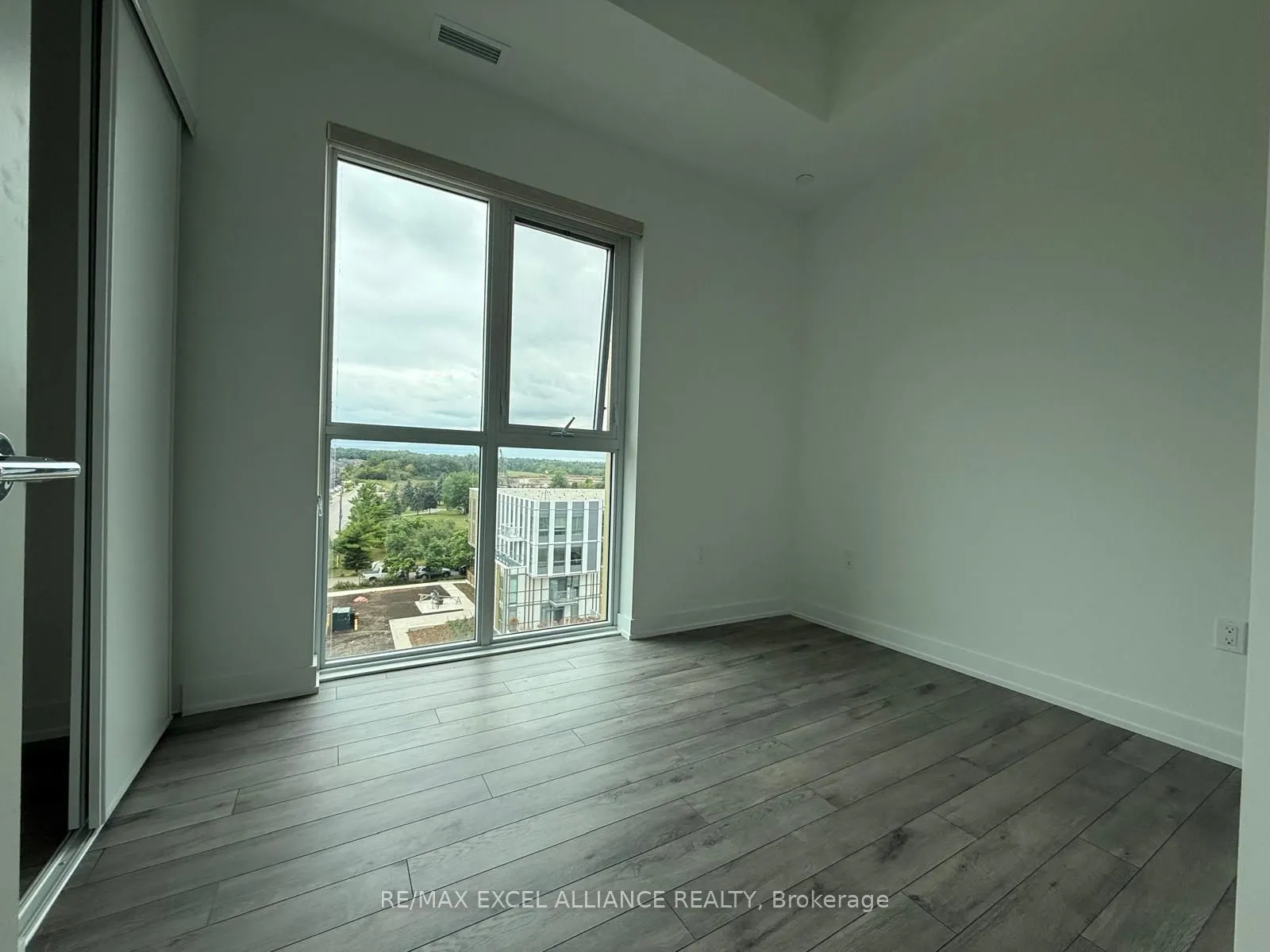 1005 Dundas Street E, #735