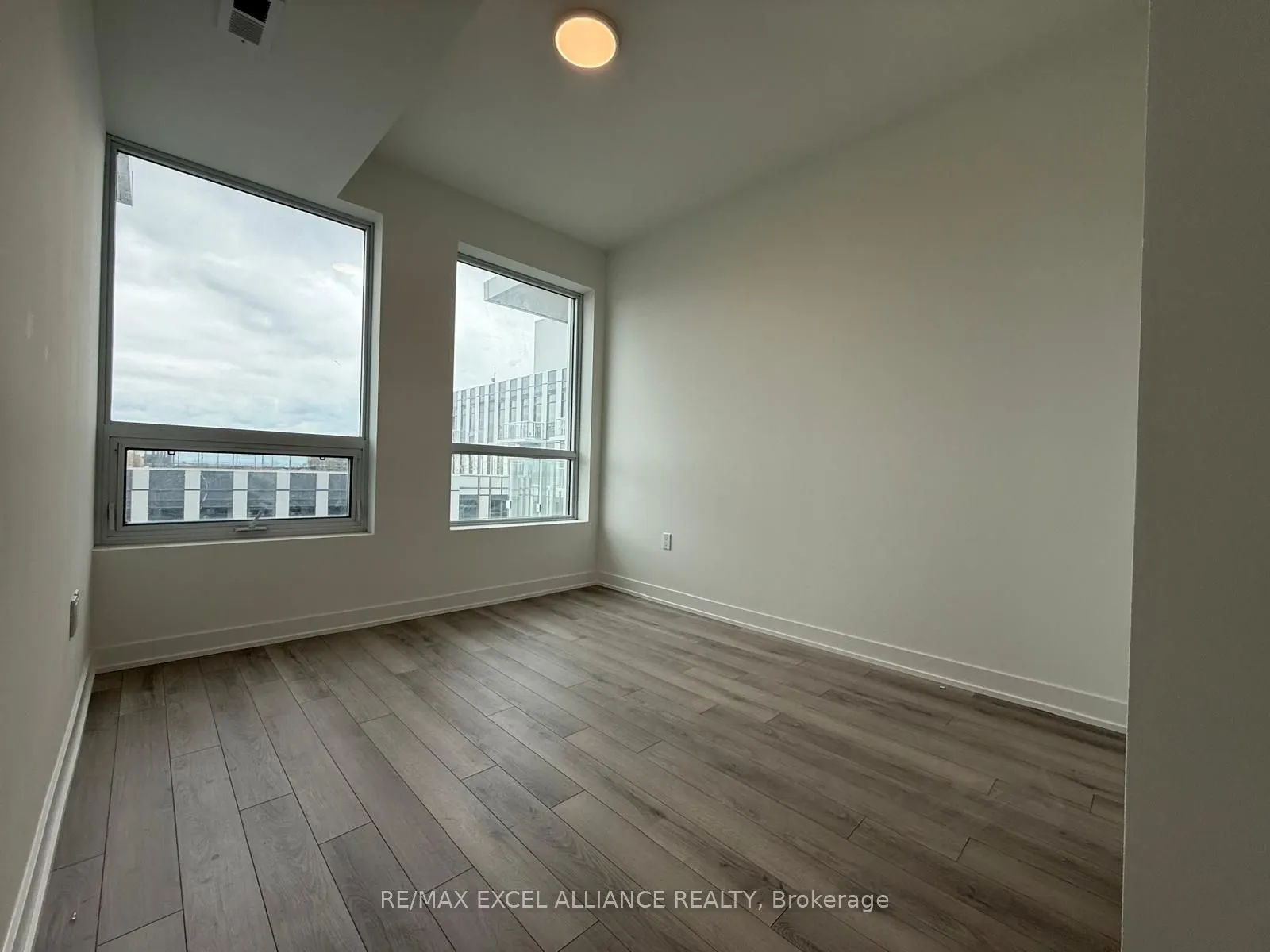 1005 Dundas Street E, #822