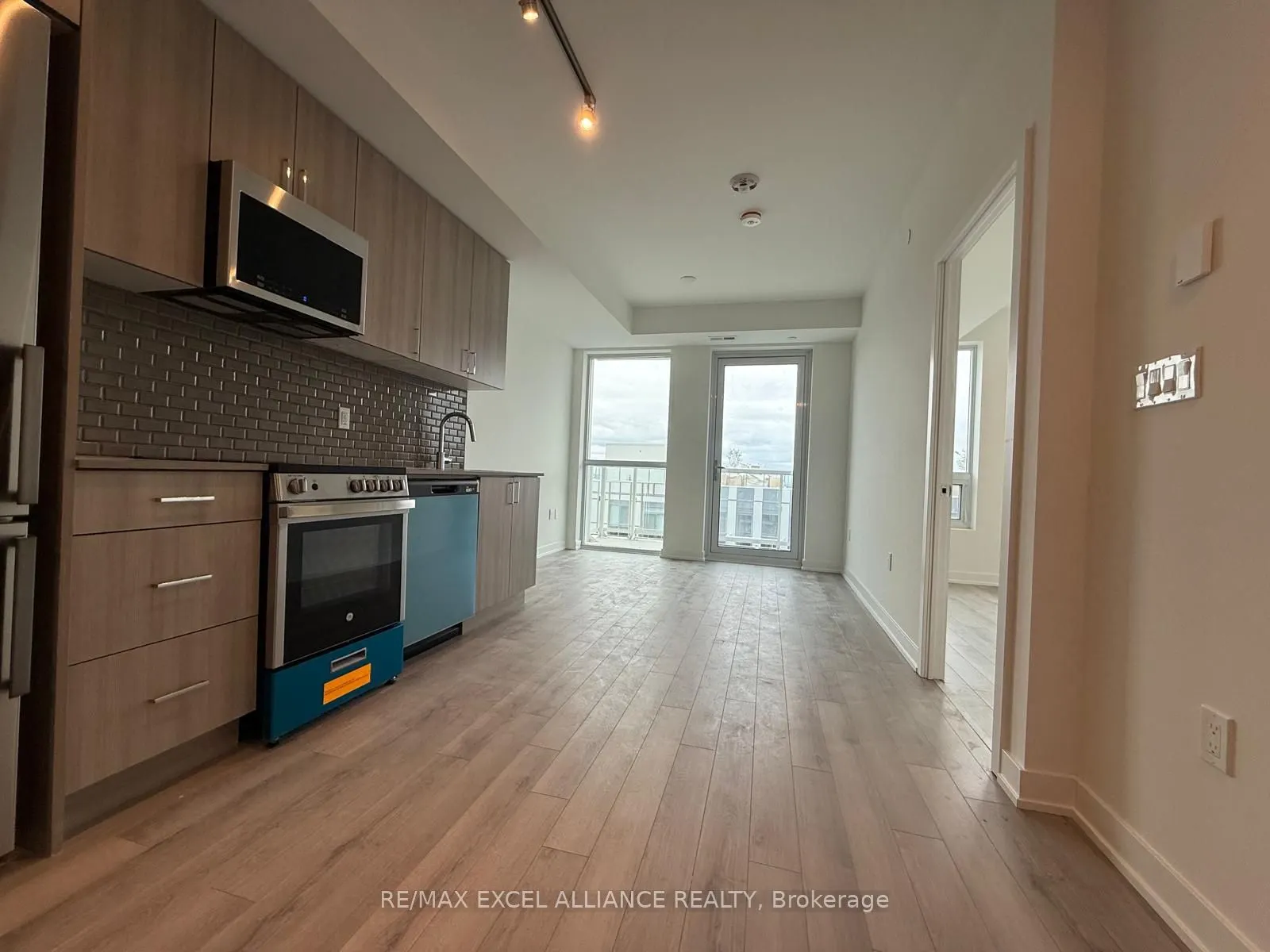 1005 Dundas Street E, #822