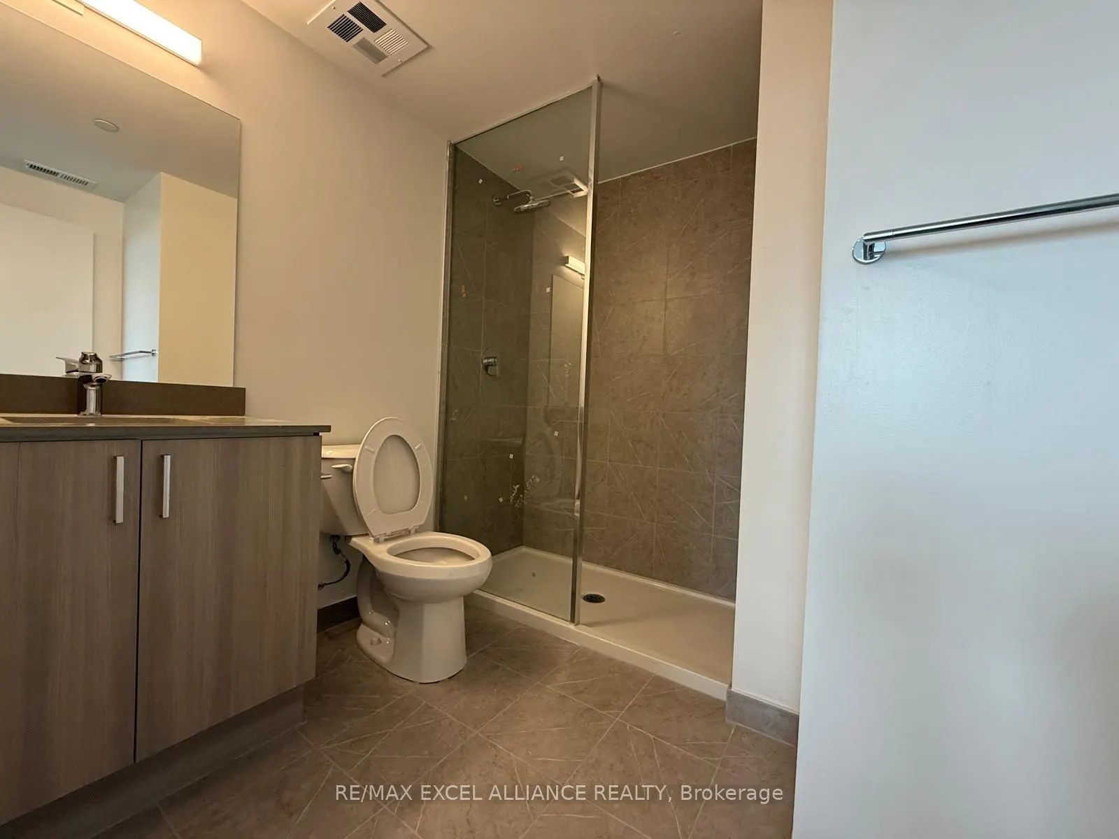 1005 Dundas Street E, #822