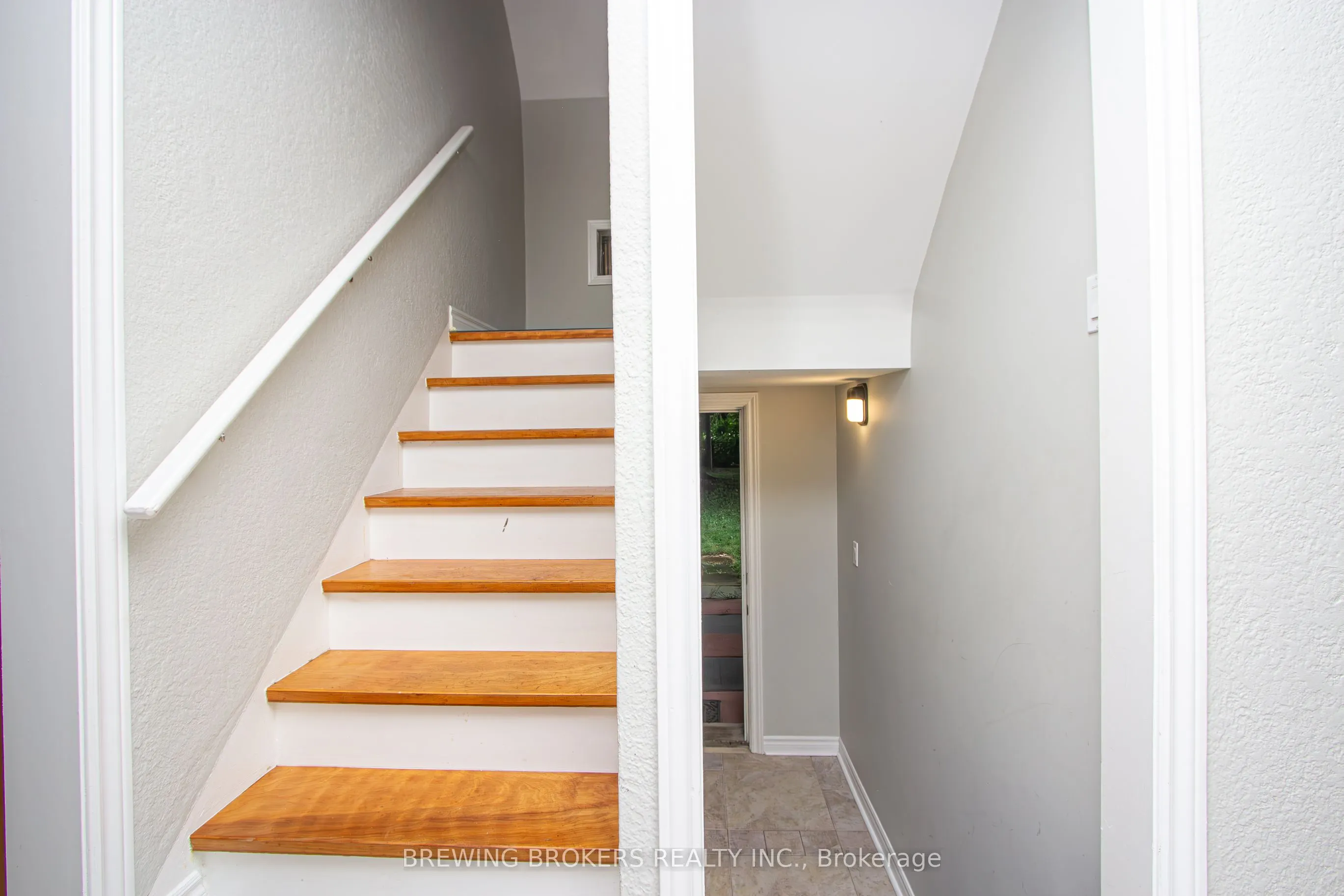 1536 Applewood Road