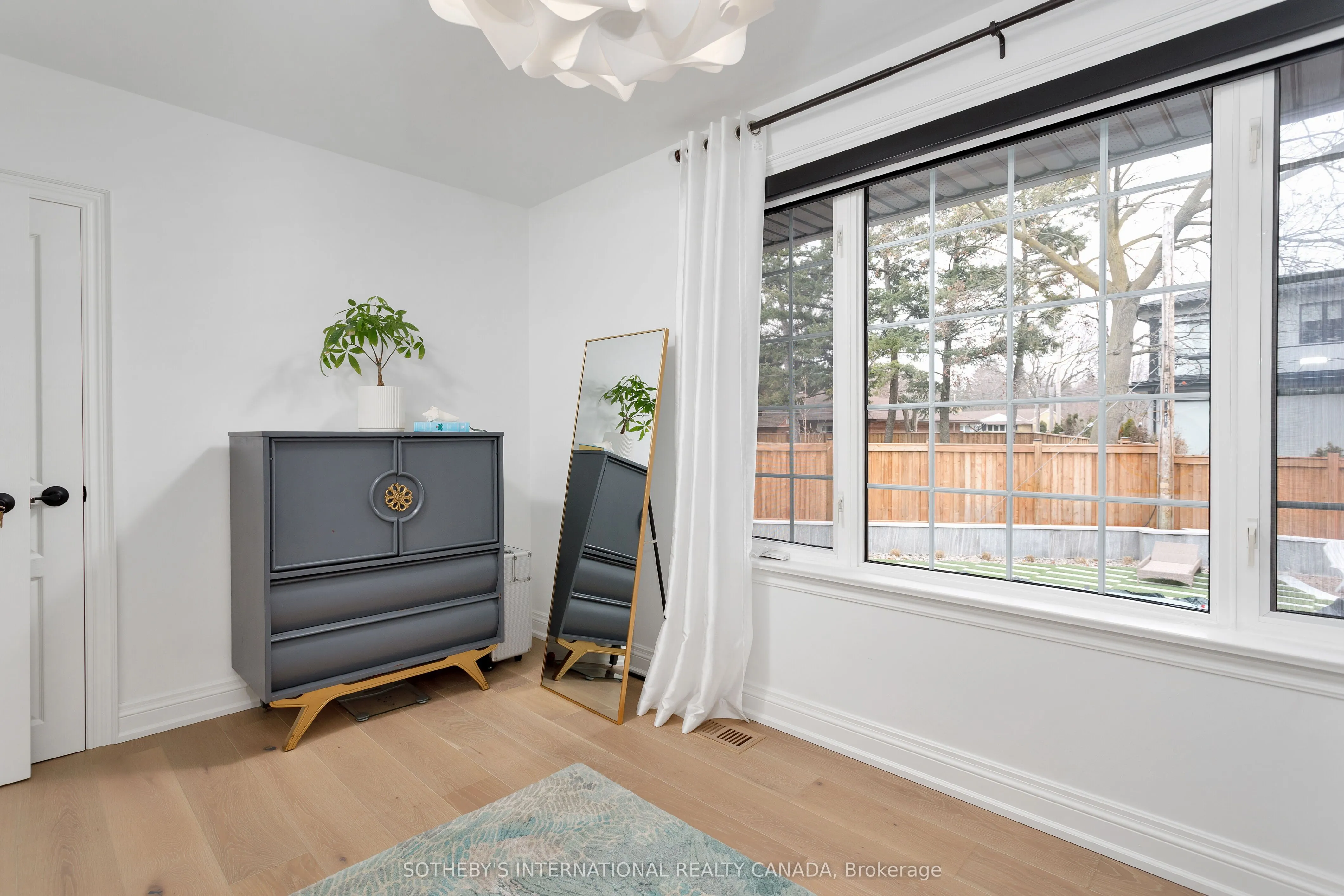 15 Ravensbourne Crescent