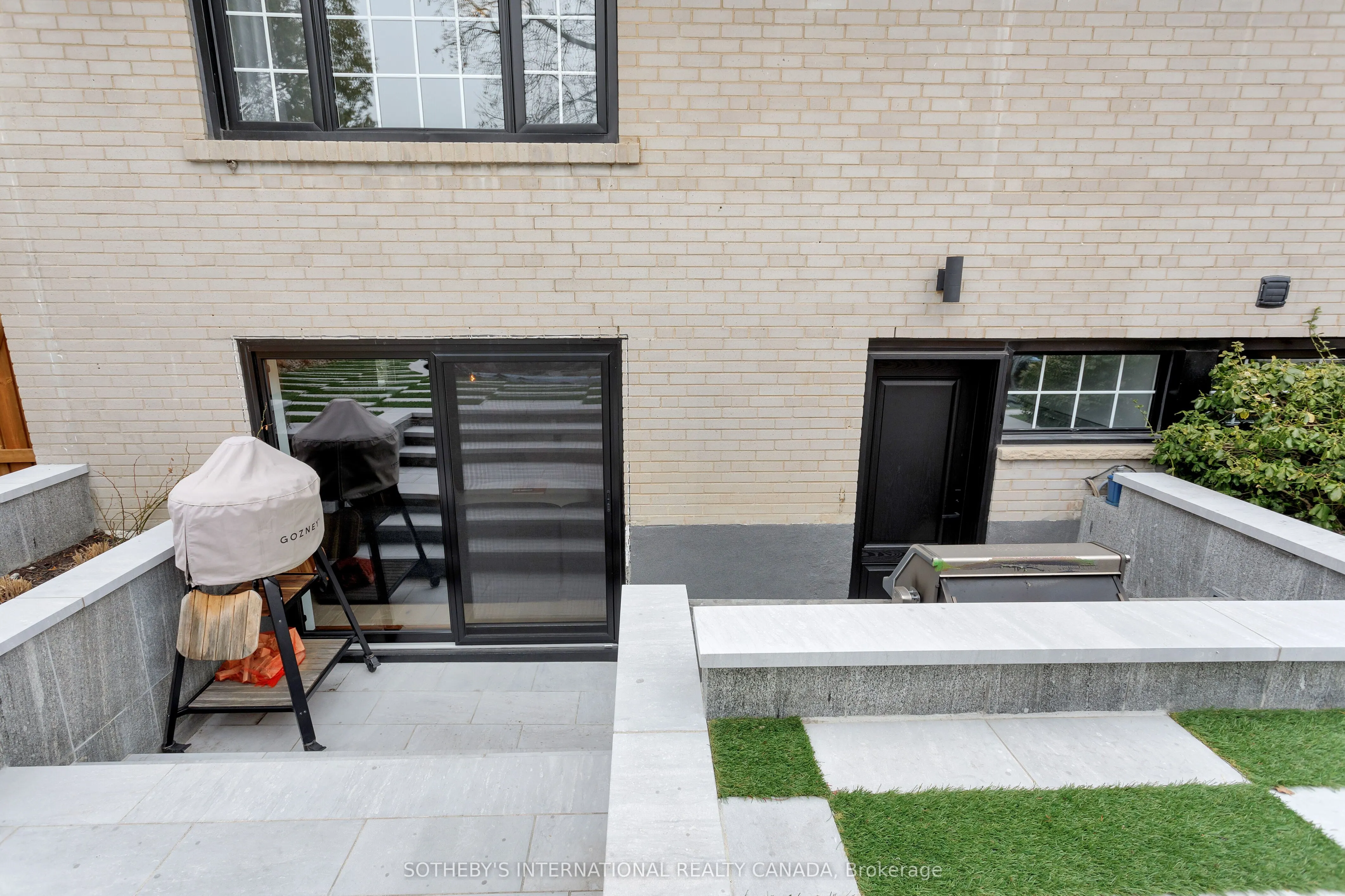 15 Ravensbourne Crescent