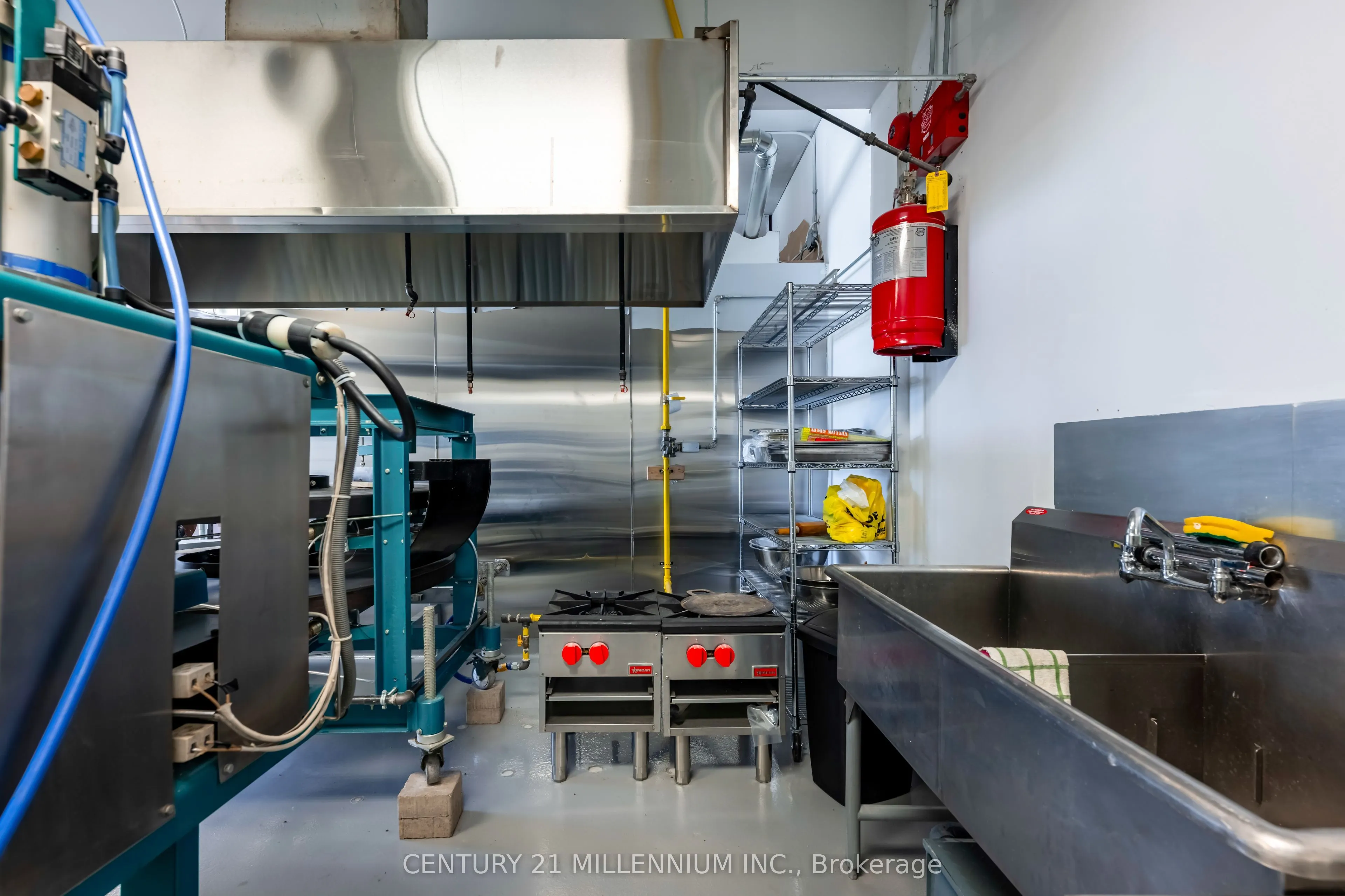 18 Robb Boulevard W, #1