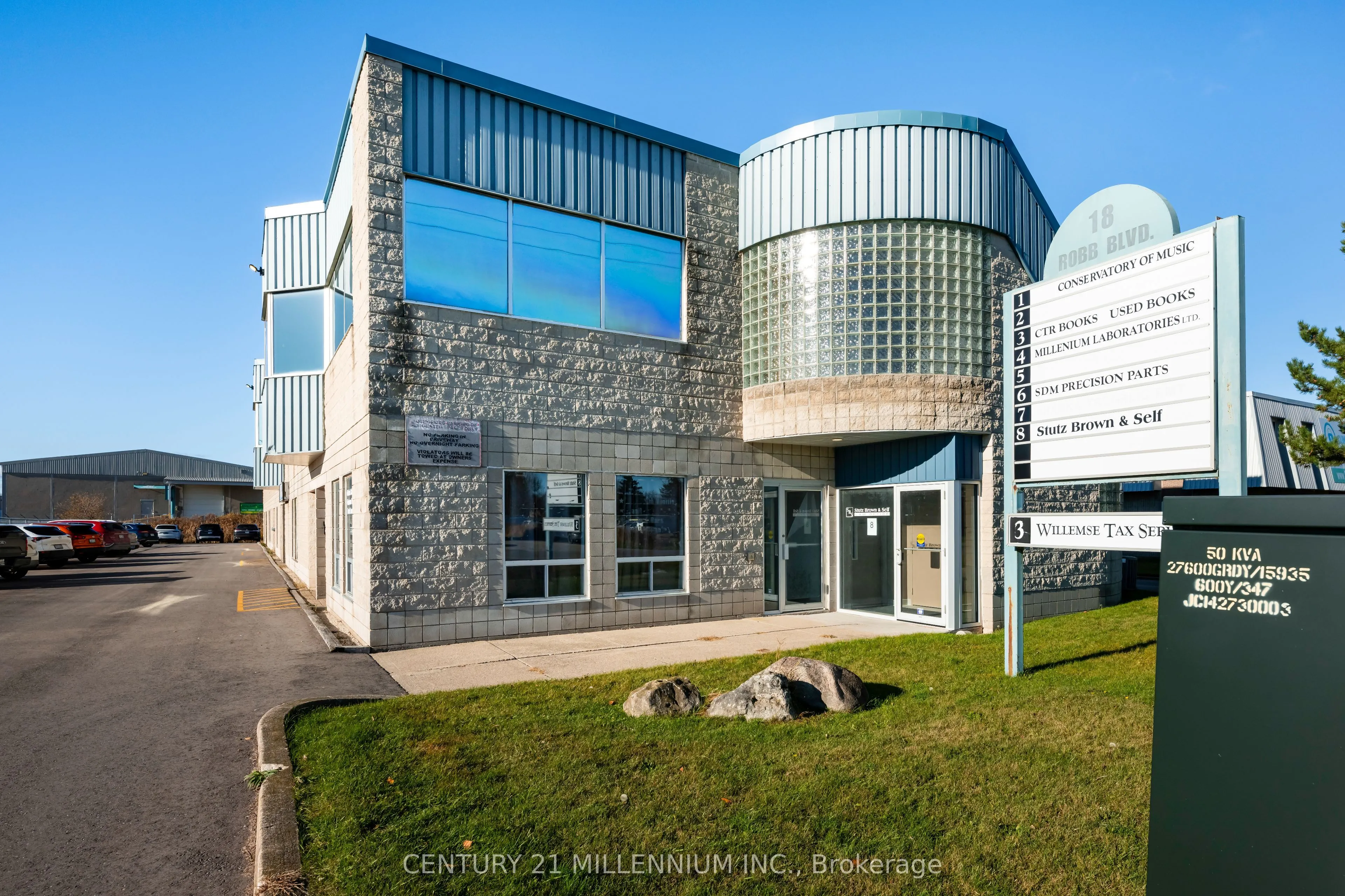 18 Robb Boulevard W, #1