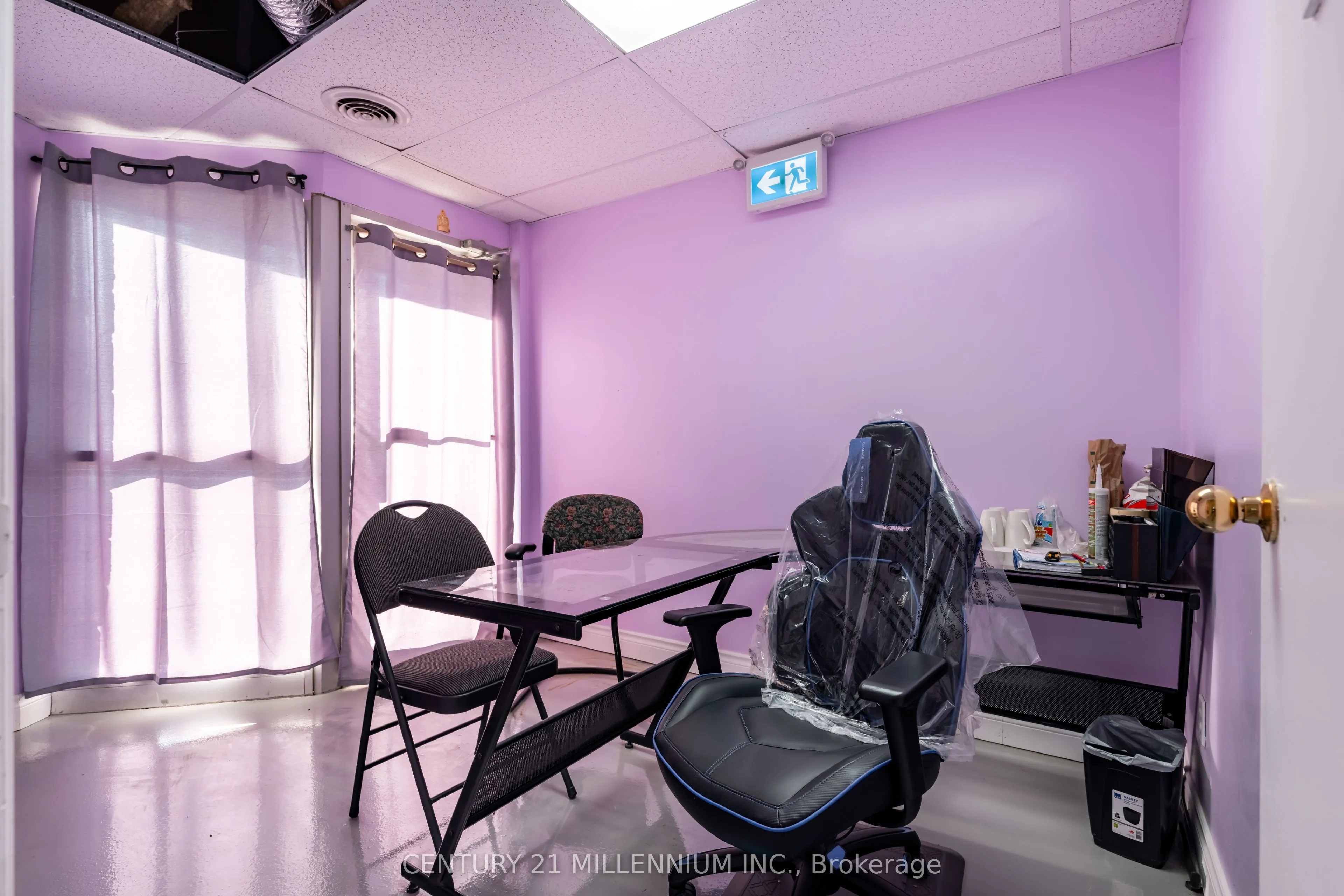 18 Robb Boulevard W, #1