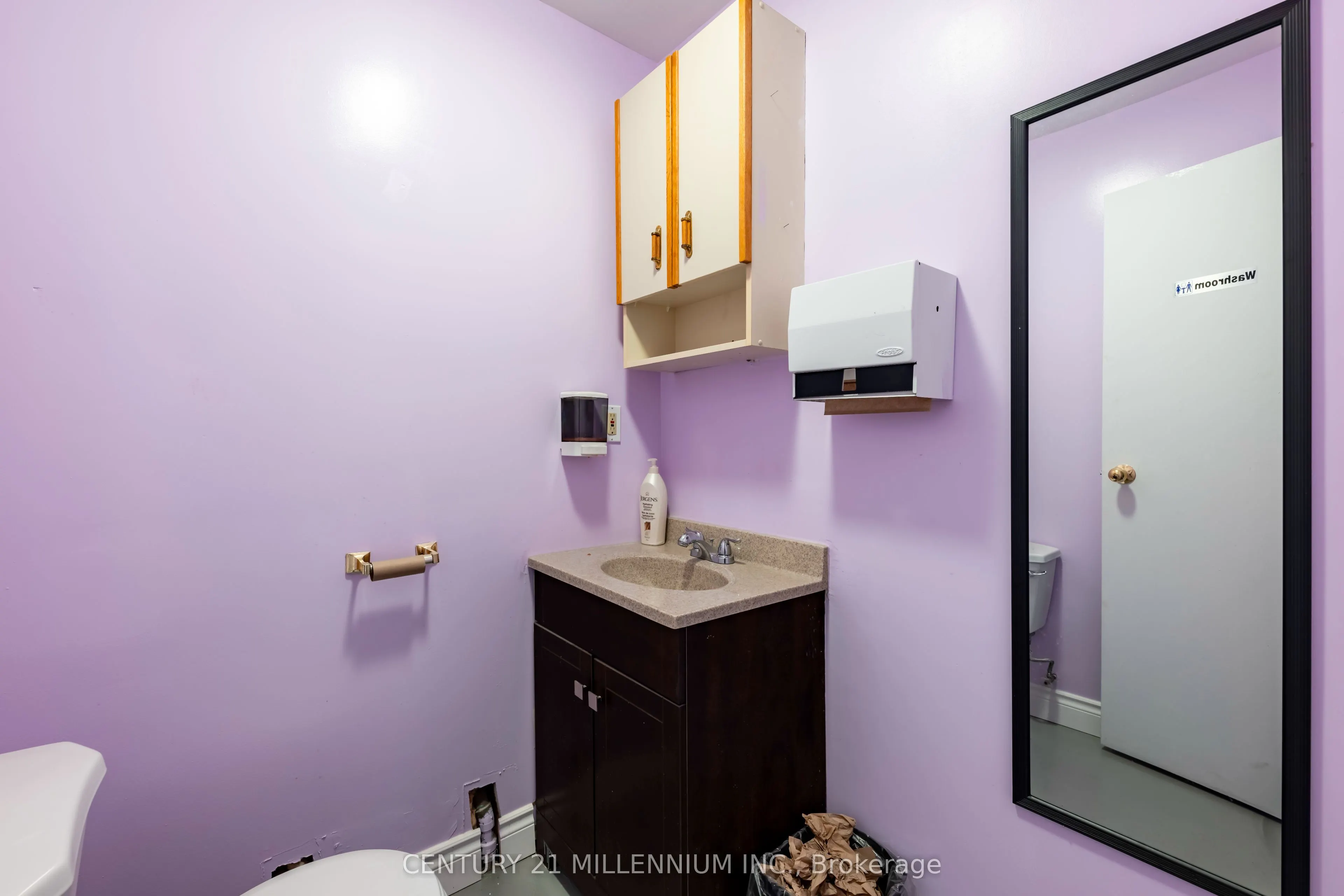 18 Robb Boulevard W, #1
