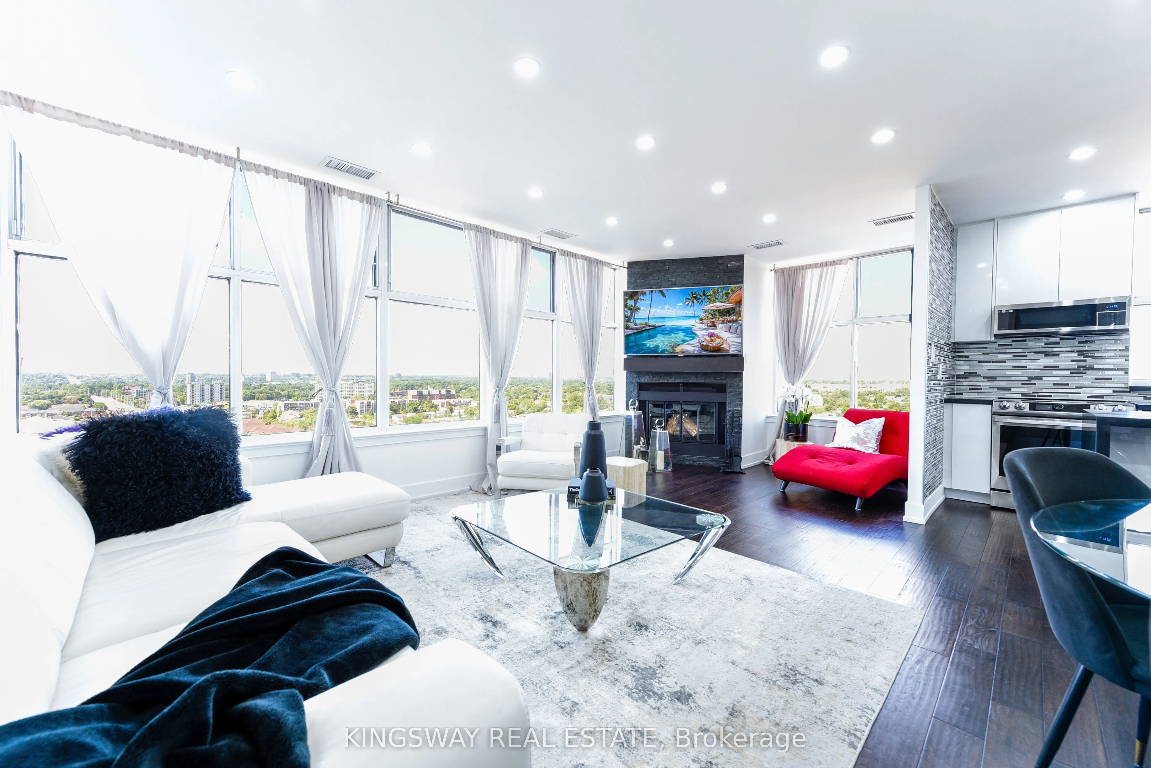 880 Dundas Street, #UPH02
