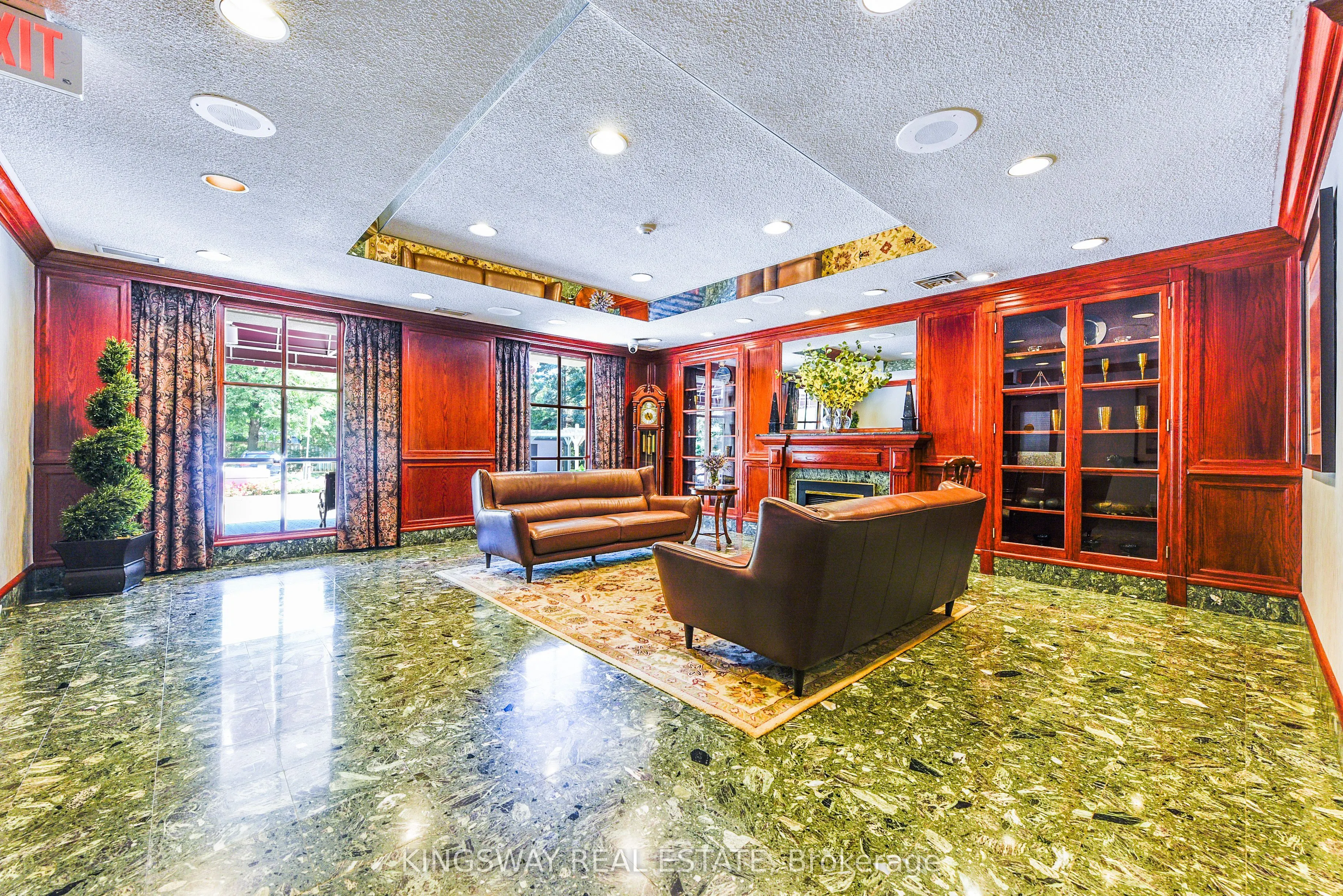 880 Dundas Street, #UPH02