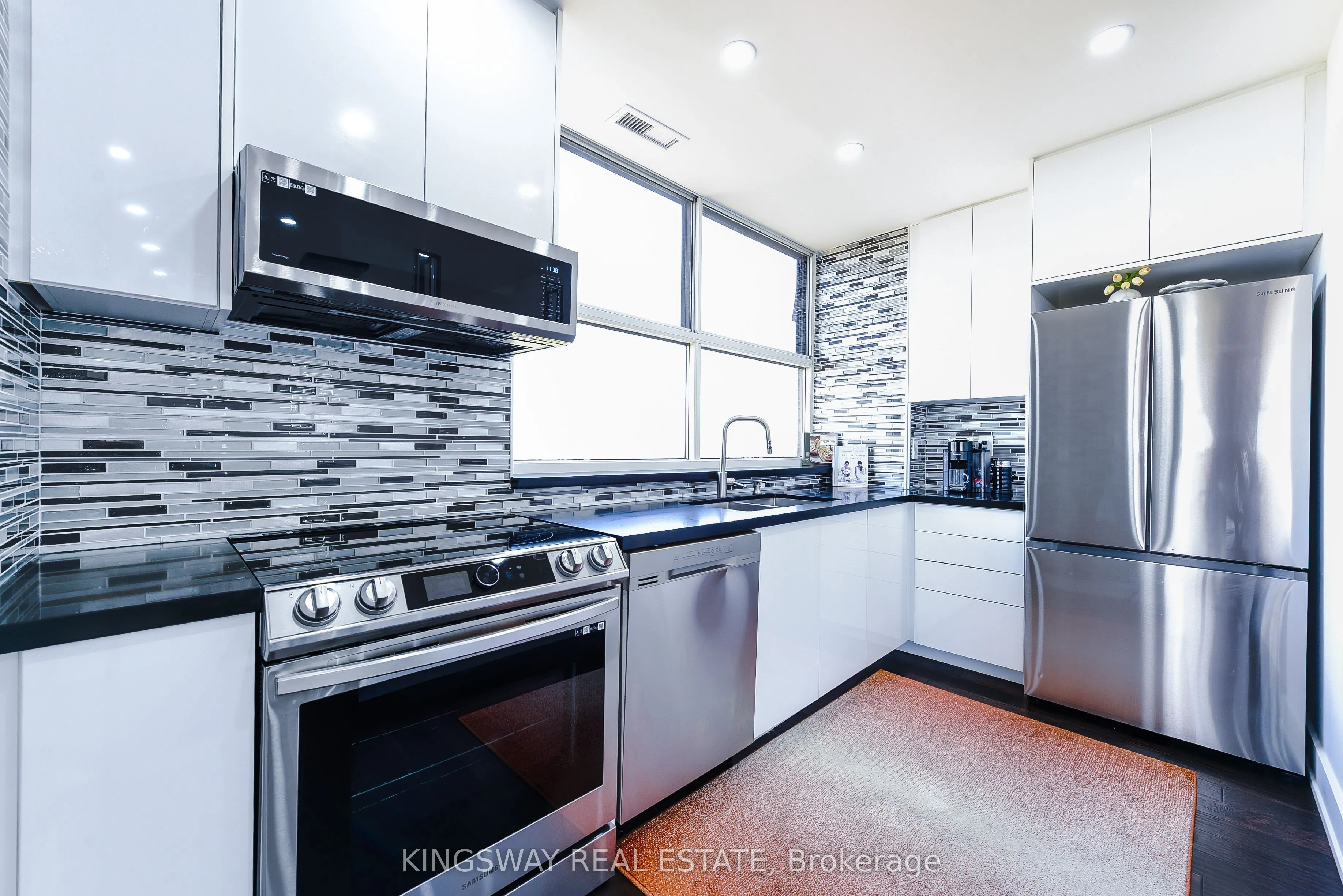 880 Dundas Street, #UPH02