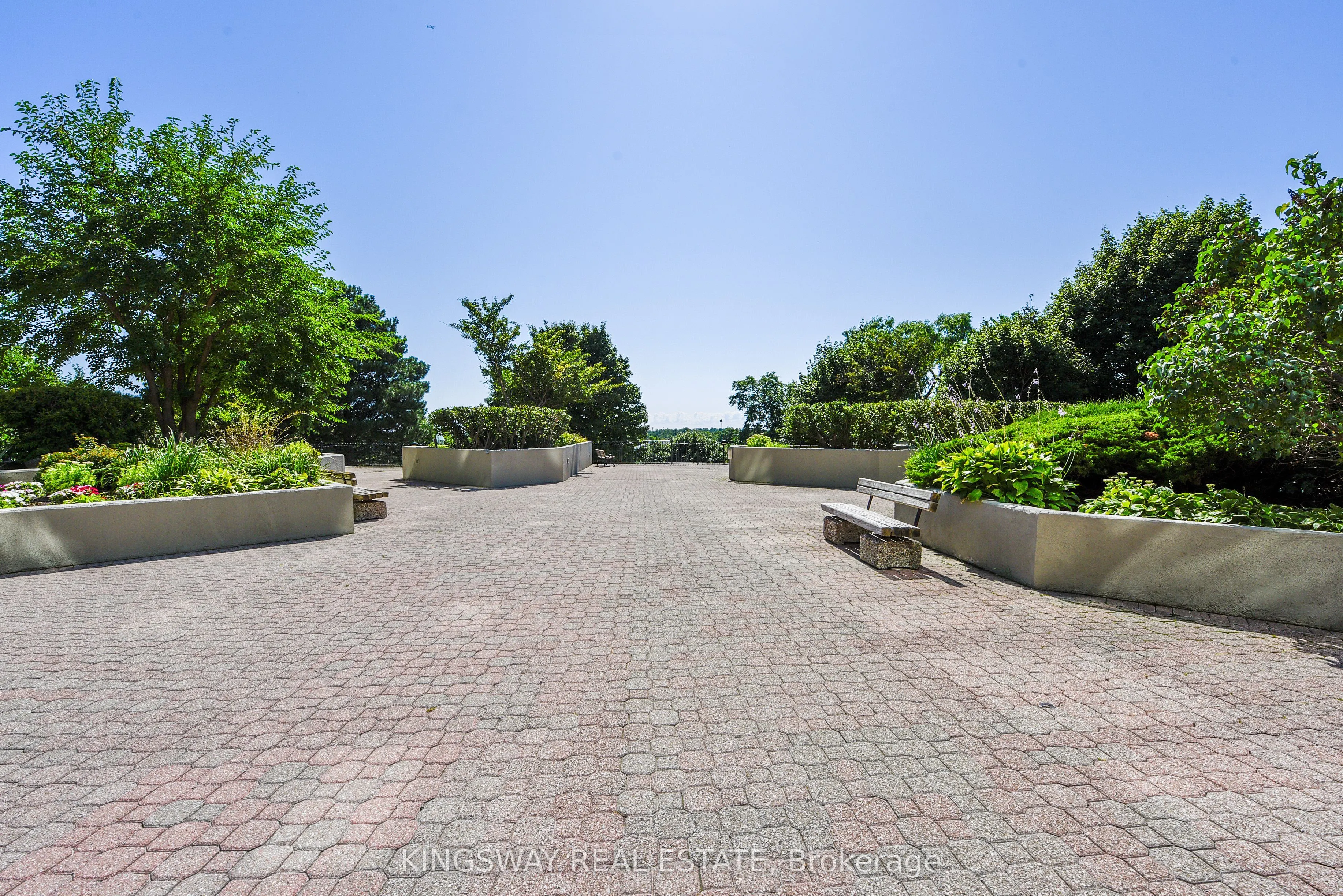 880 Dundas Street, #UPH02