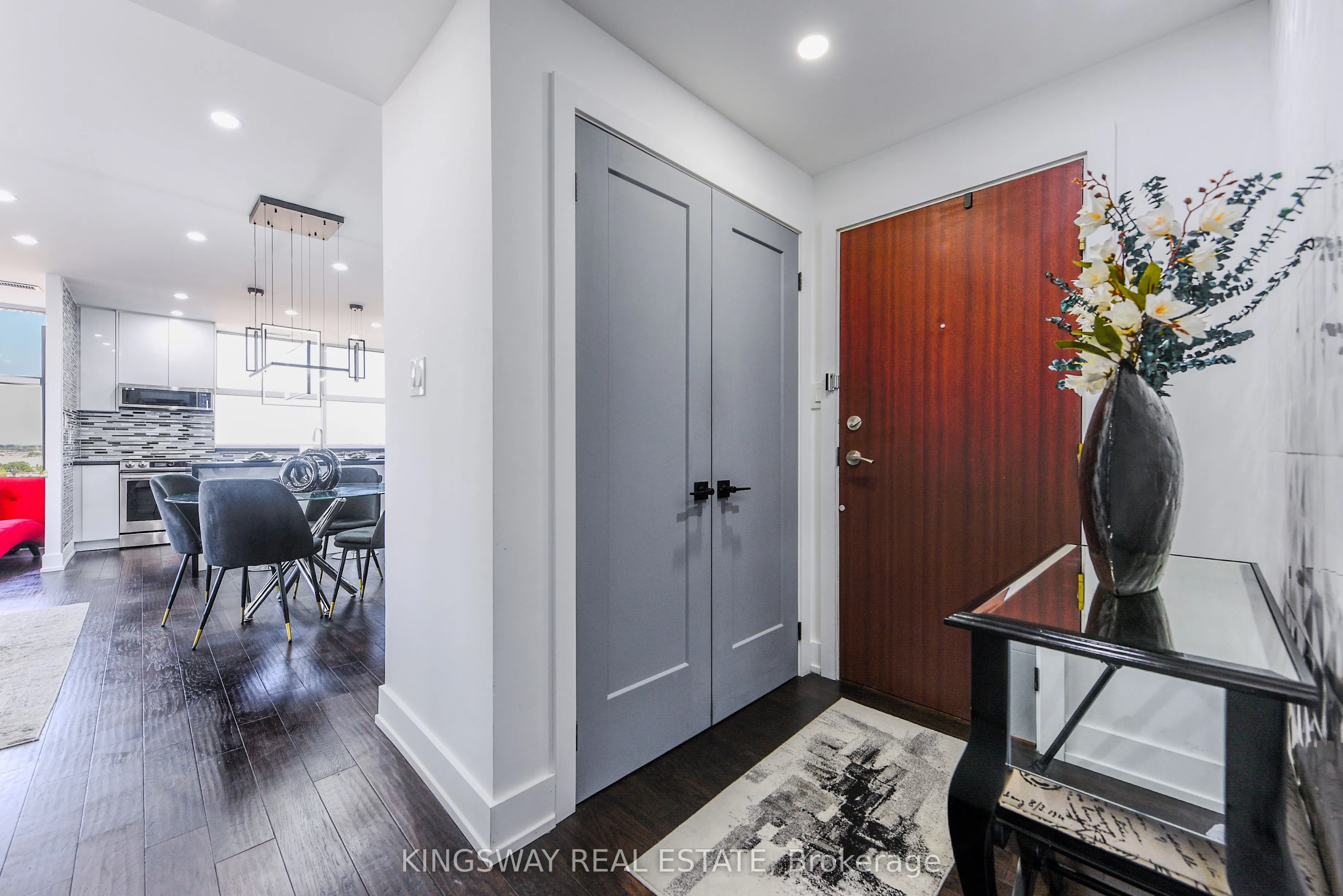880 Dundas Street, #UPH02