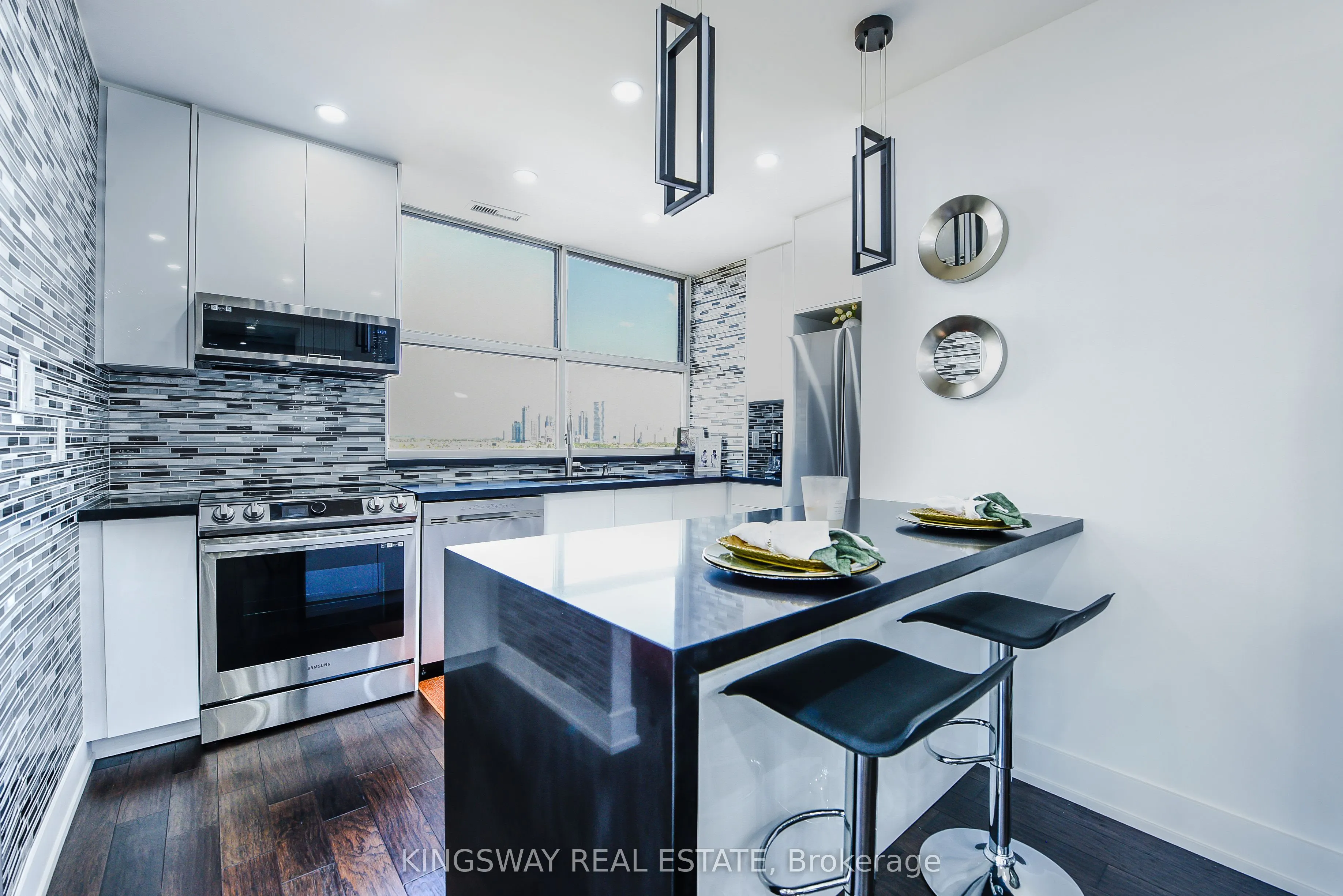880 Dundas Street, #UPH02