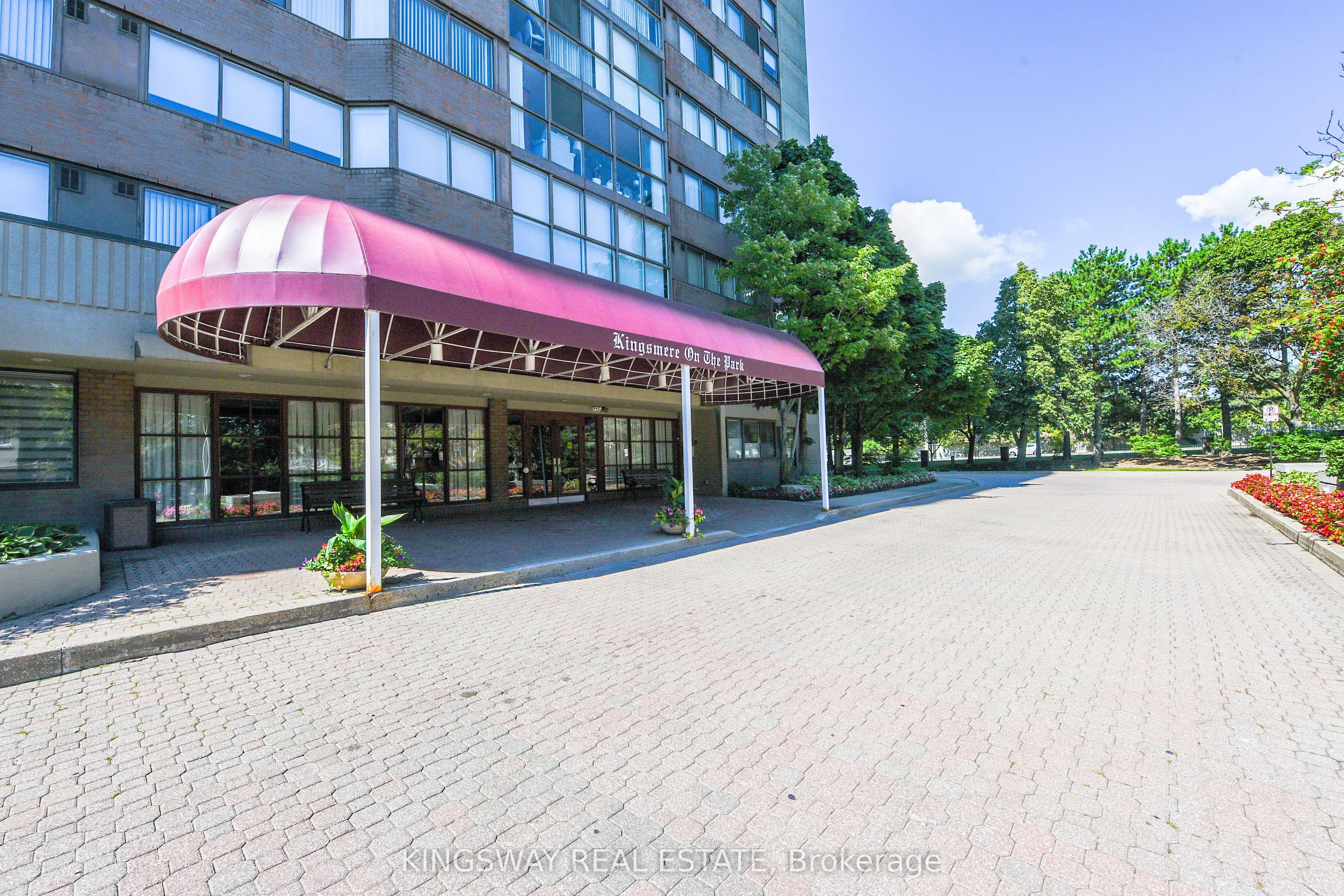 880 Dundas Street, #UPH02