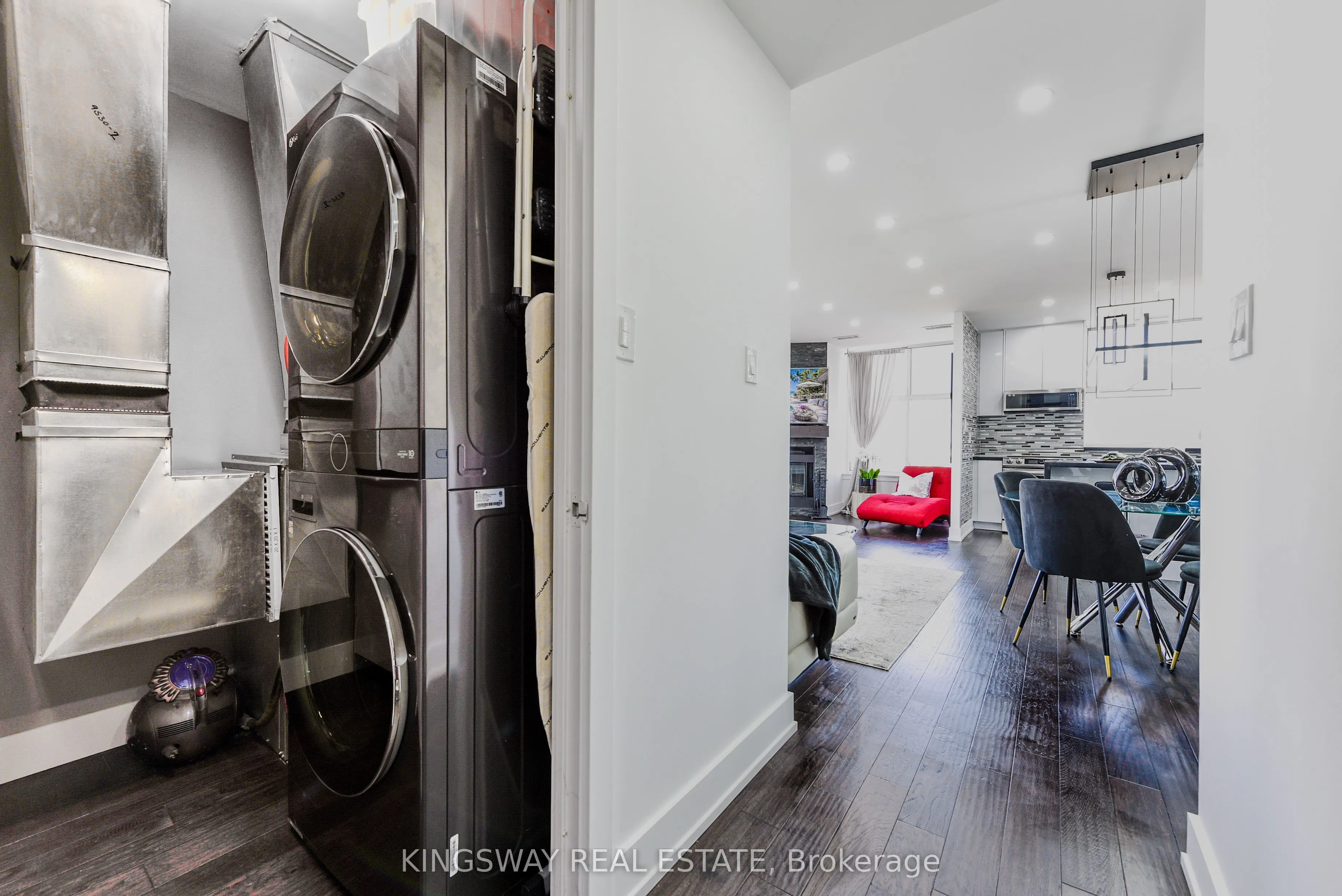 880 Dundas Street, #UPH02