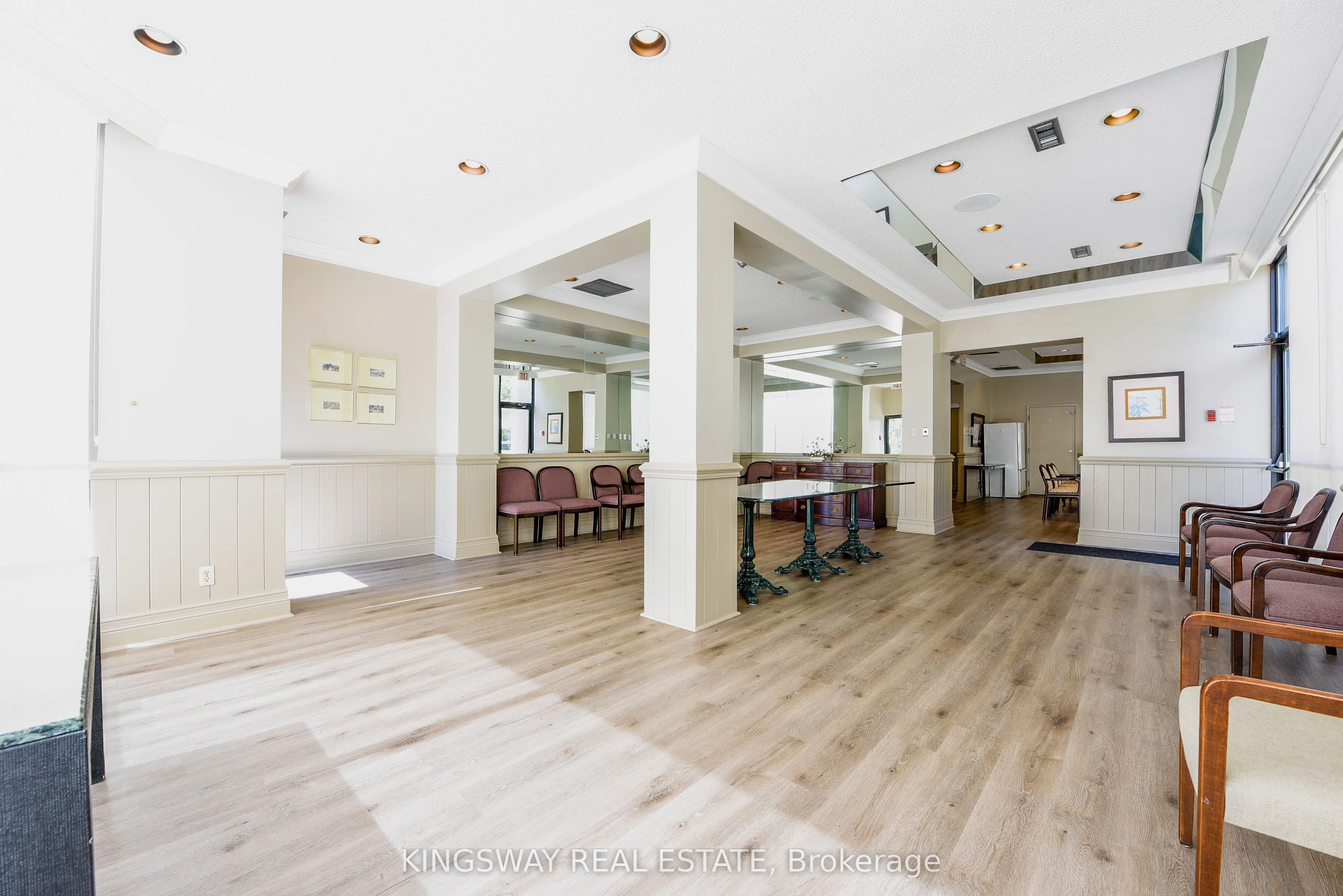 880 Dundas Street, #UPH02