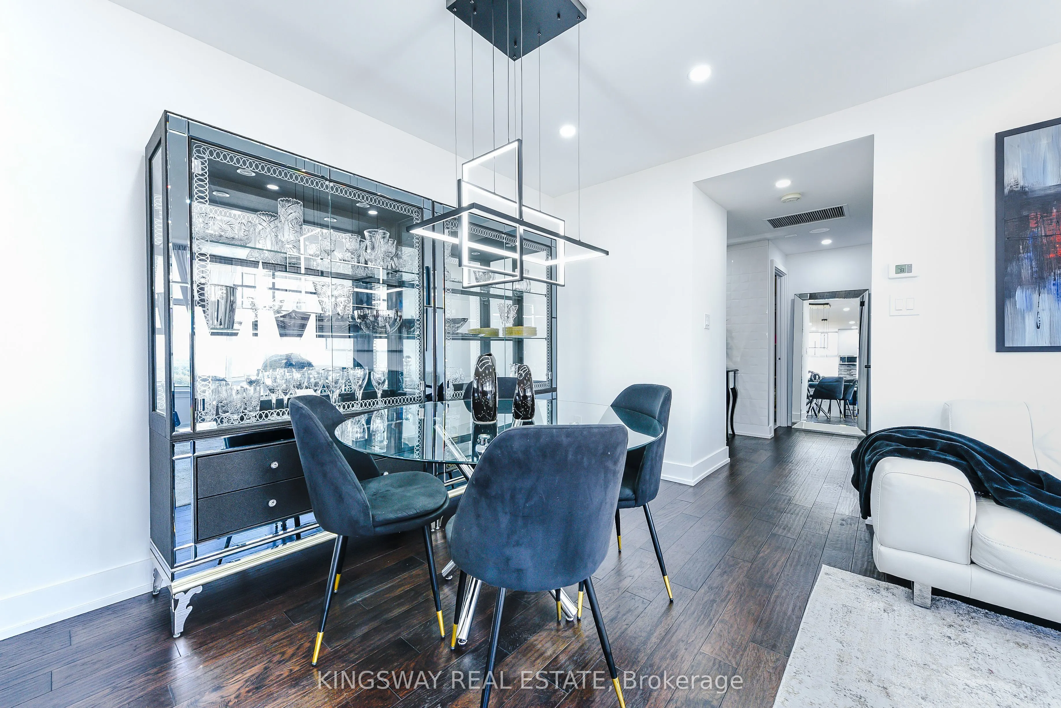 880 Dundas Street, #UPH02