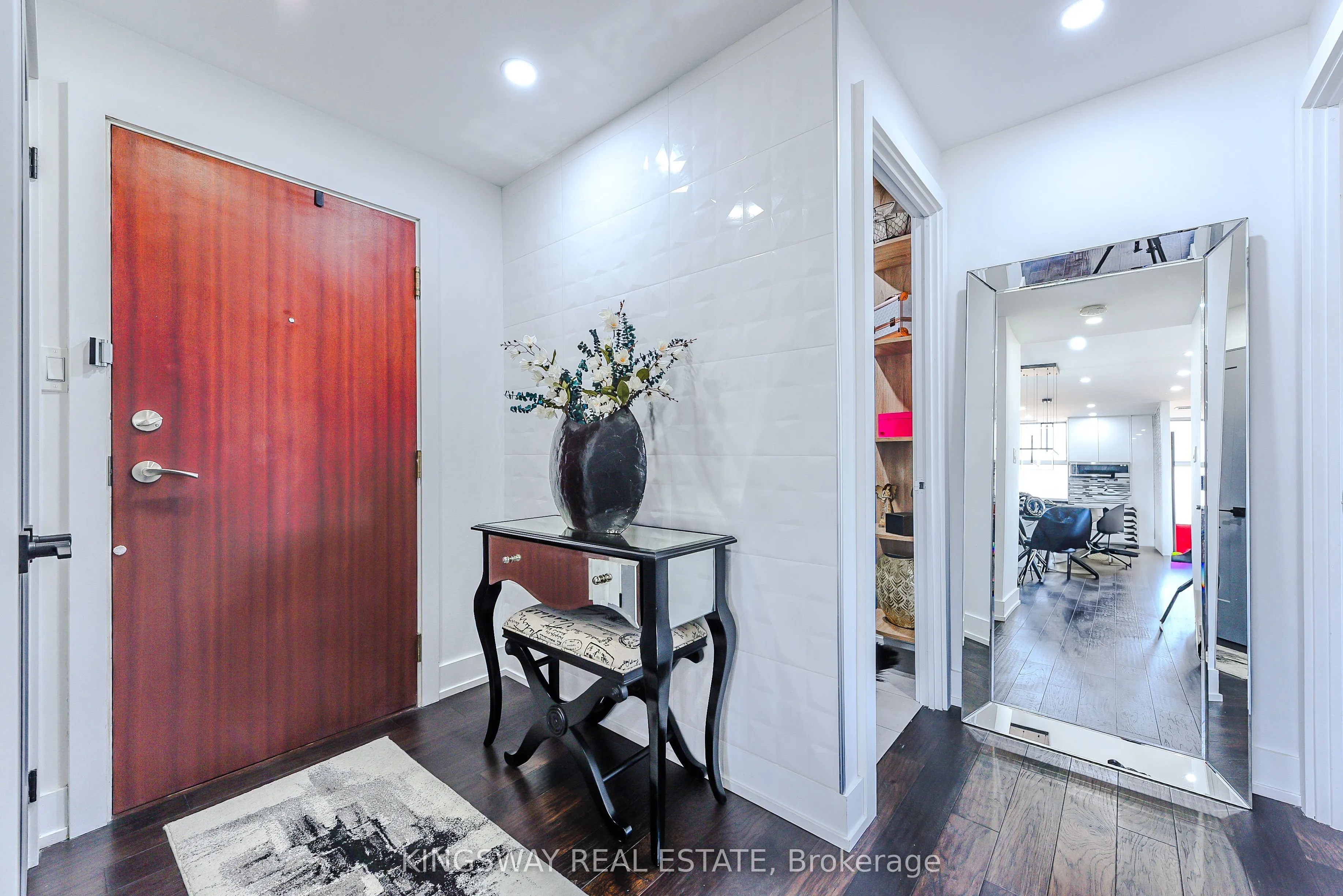 880 Dundas Street, #UPH02