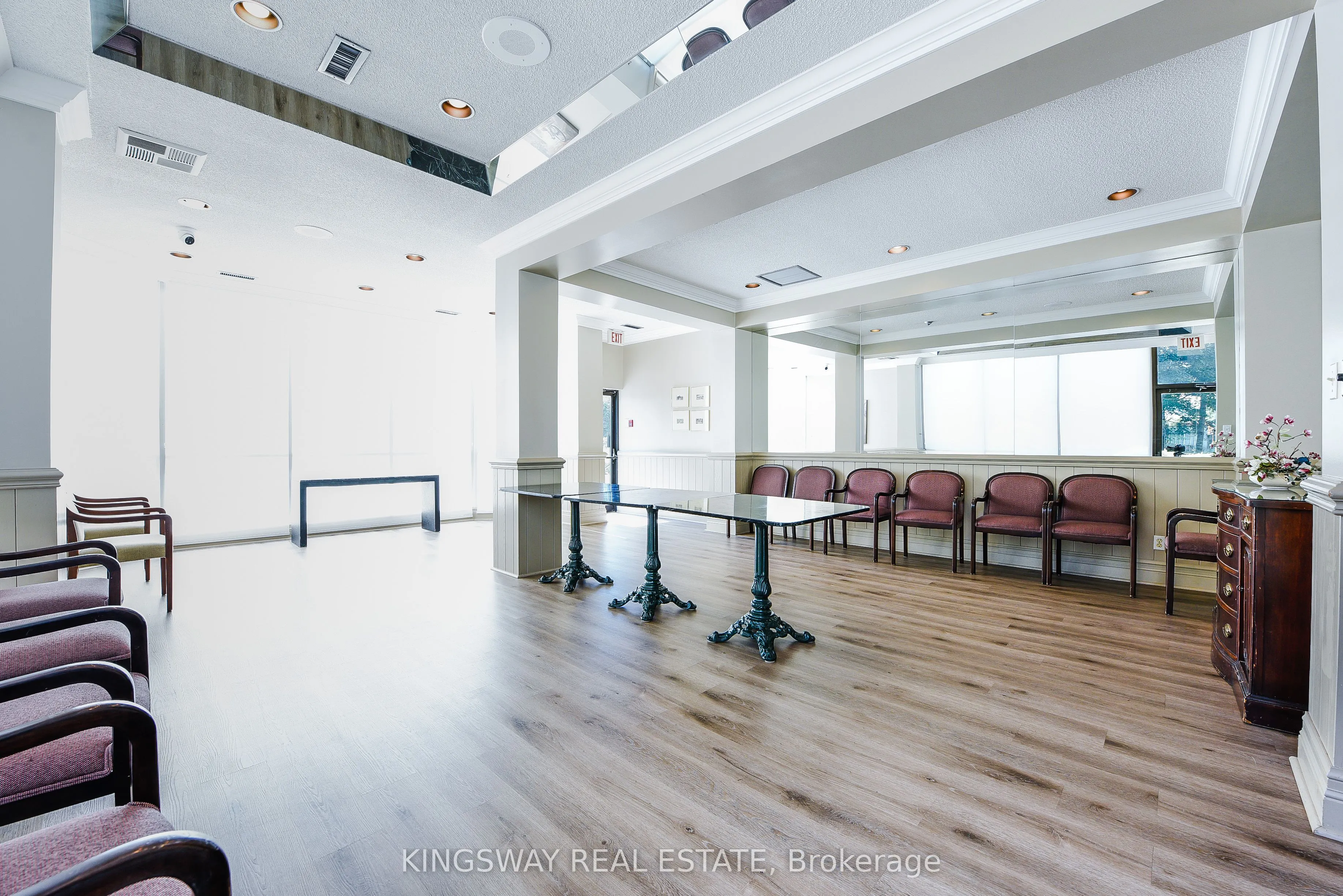 880 Dundas Street, #UPH02