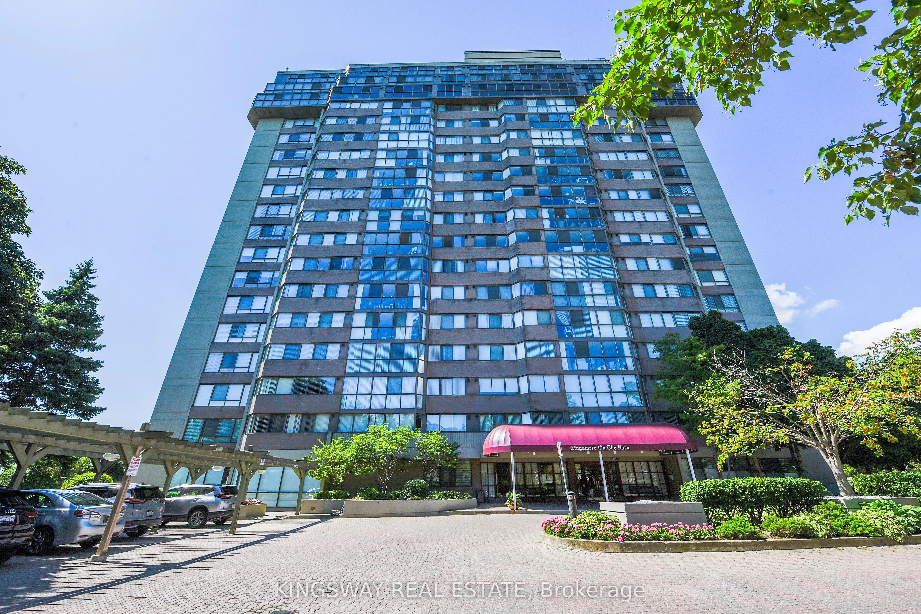 880 Dundas Street, #UPH02