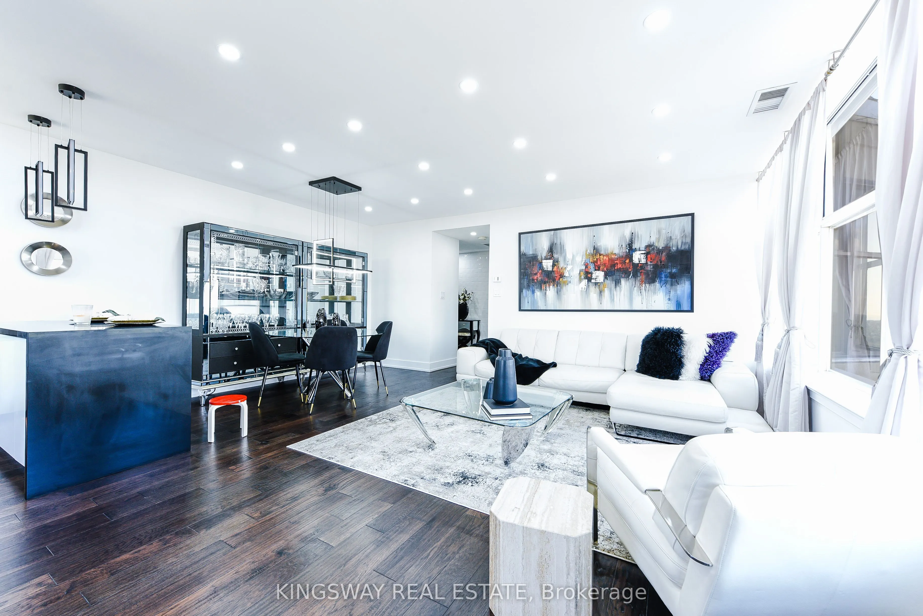 880 Dundas Street, #UPH02