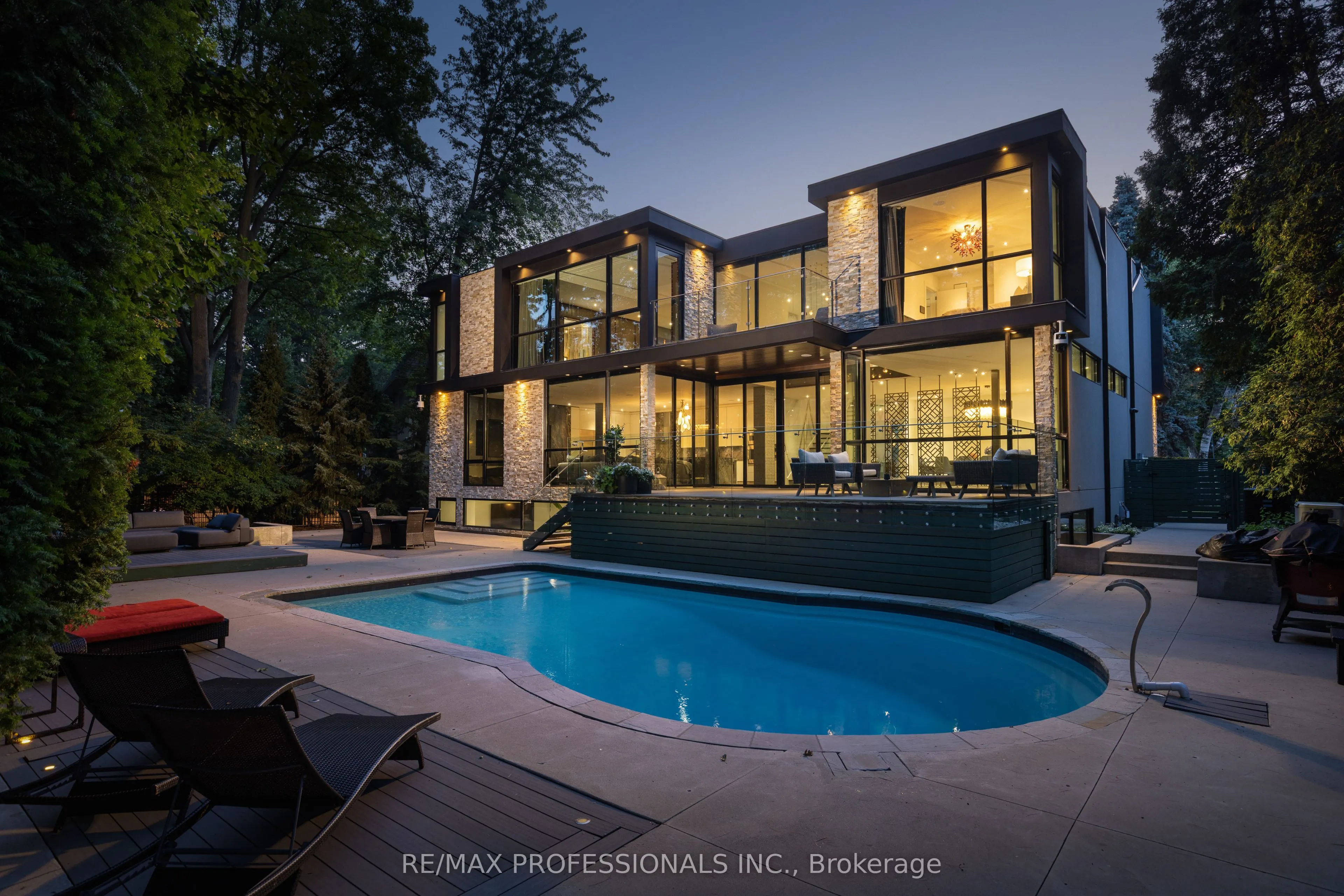7 Ashley Park Road