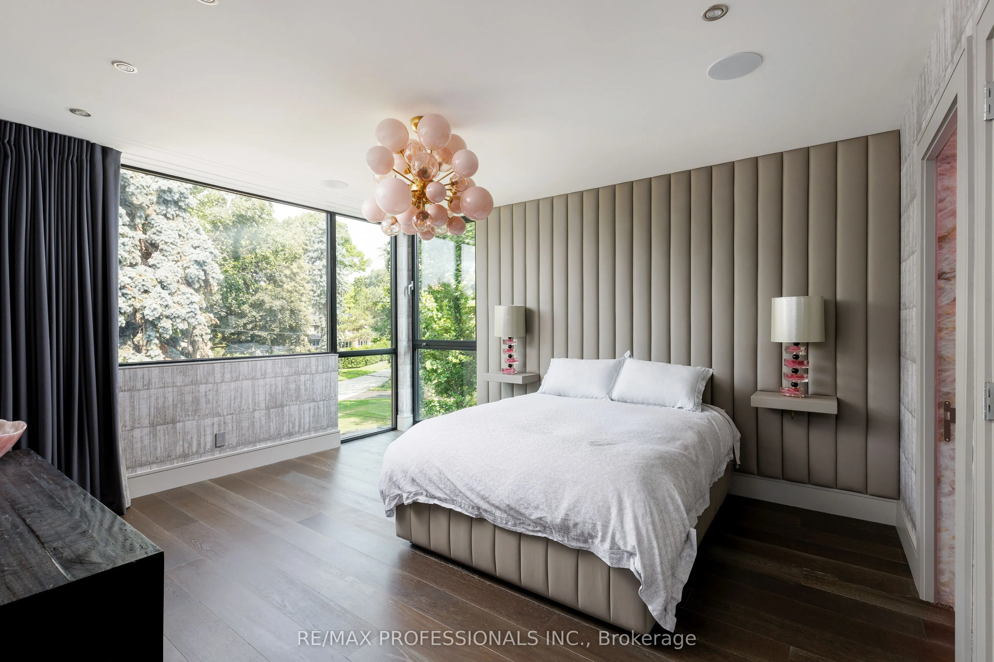 7 Ashley Park Road