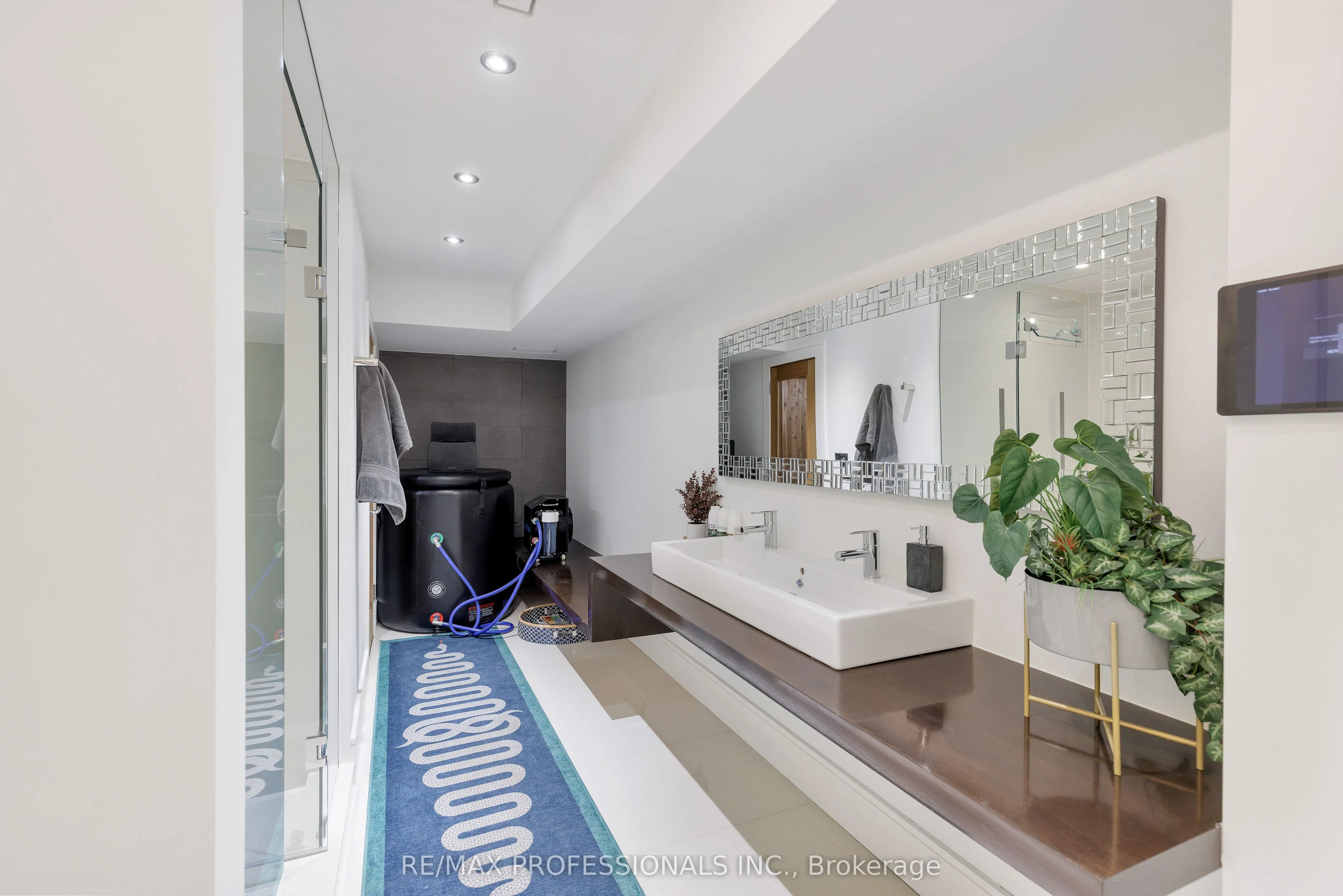 7 Ashley Park Road