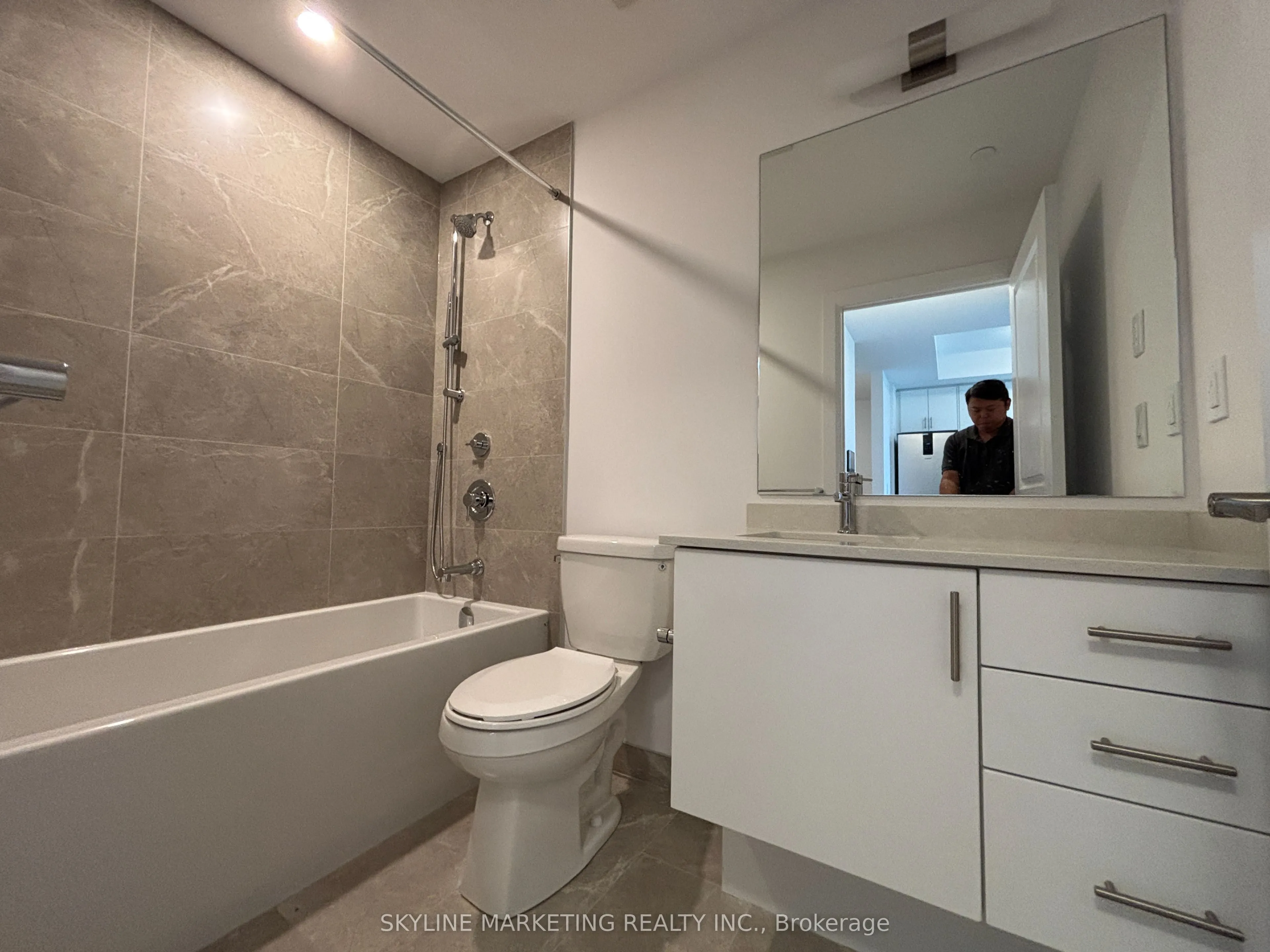 3240 William Colston Avenue, #809