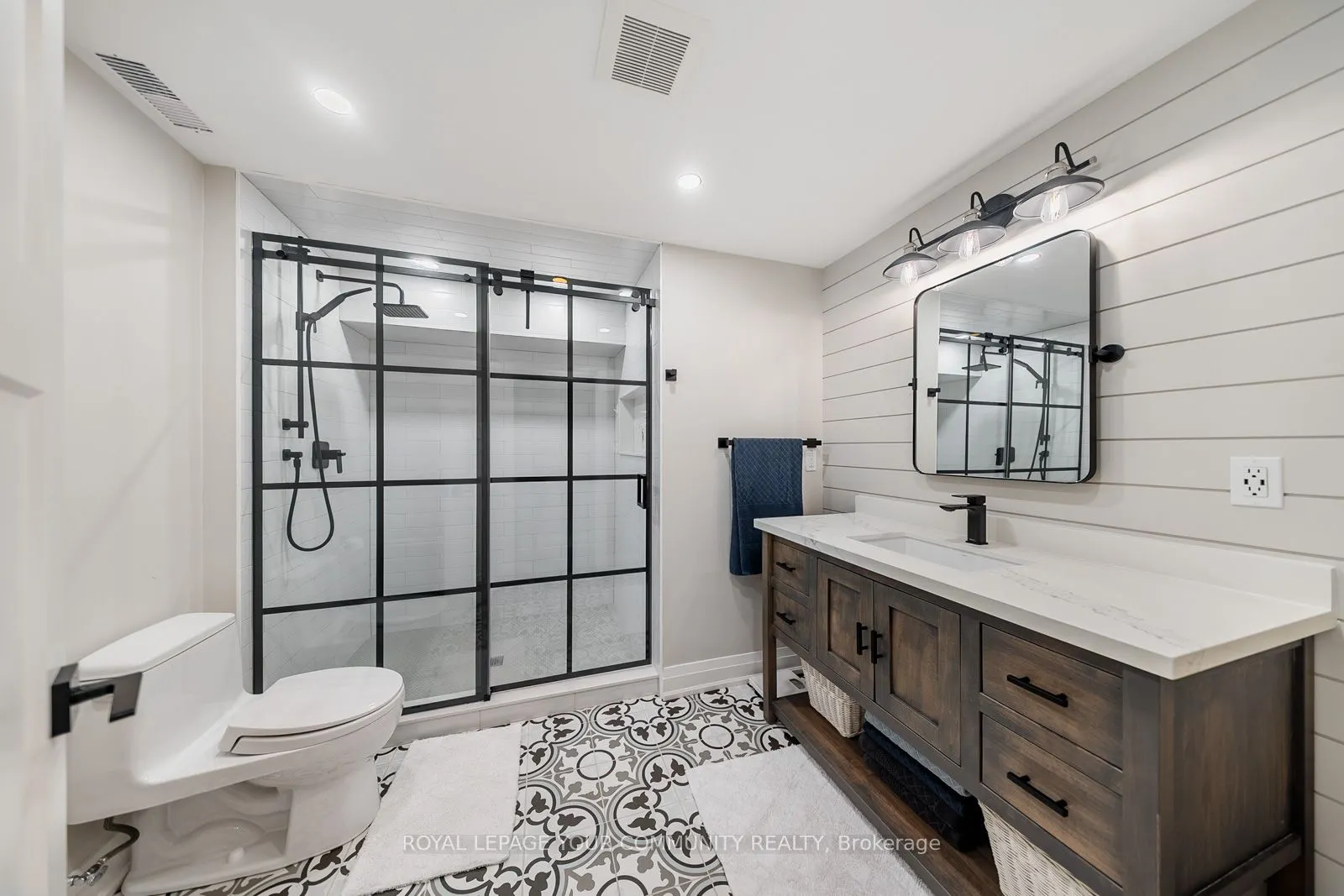 6 Creekside Court
