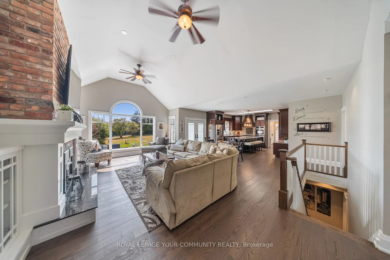 6 Creekside Court