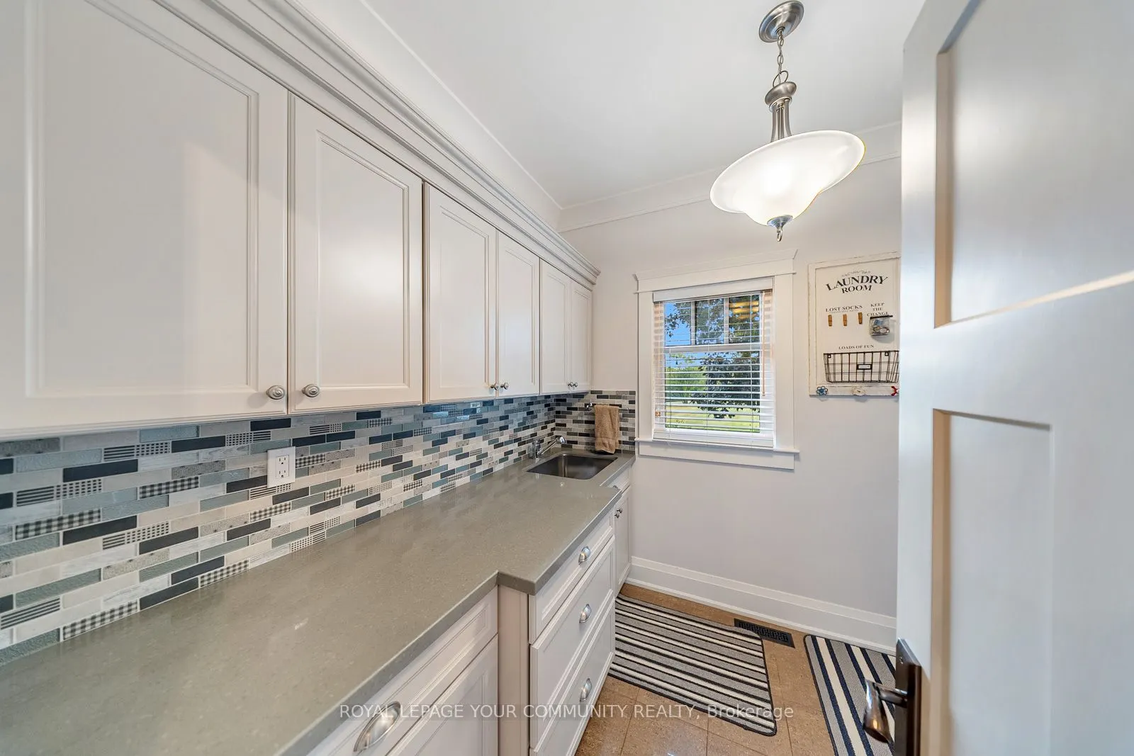 6 Creekside Court
