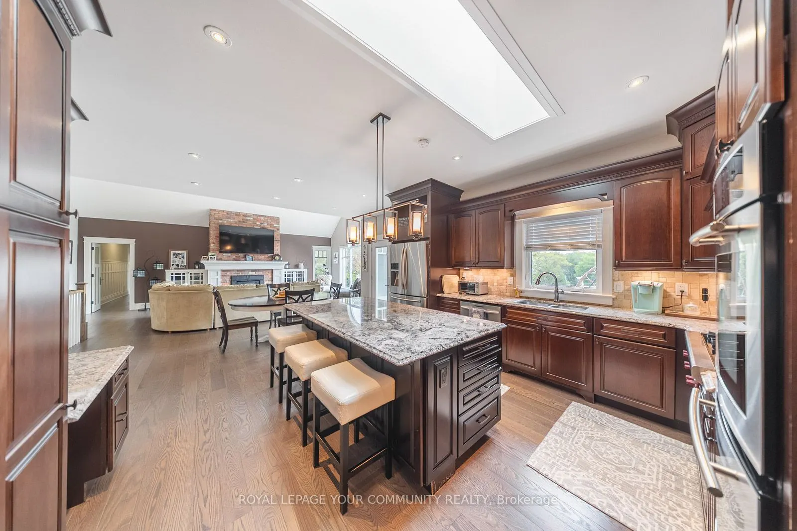 6 Creekside Court