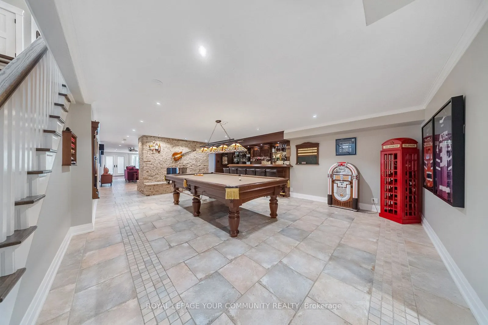 6 Creekside Court